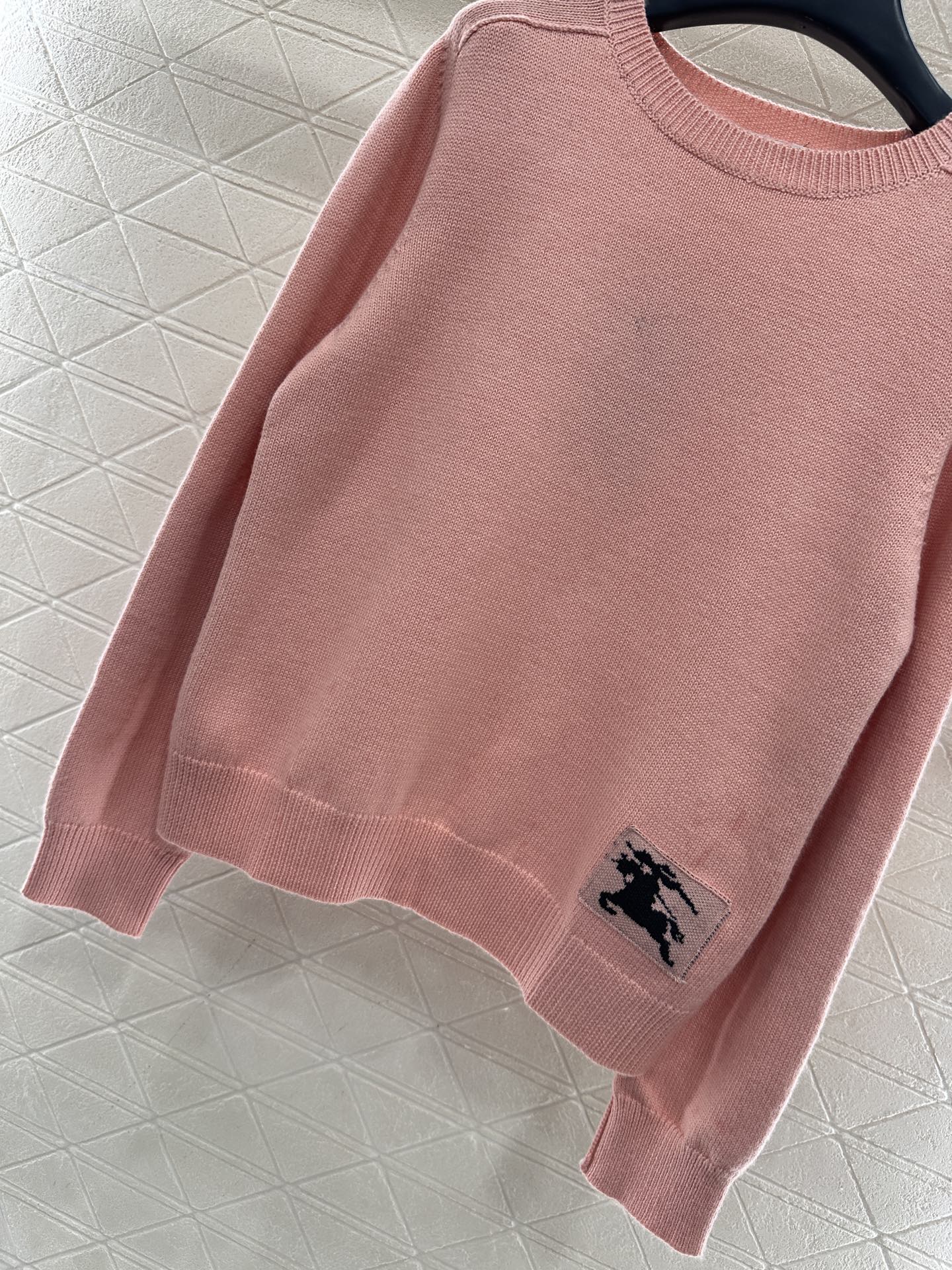 ♥BBR*♥2025新品上架 套头战马针织长袖定制YB羊毛纱线织造，质感高级，舒适柔软，圆领套头毛衣剪裁