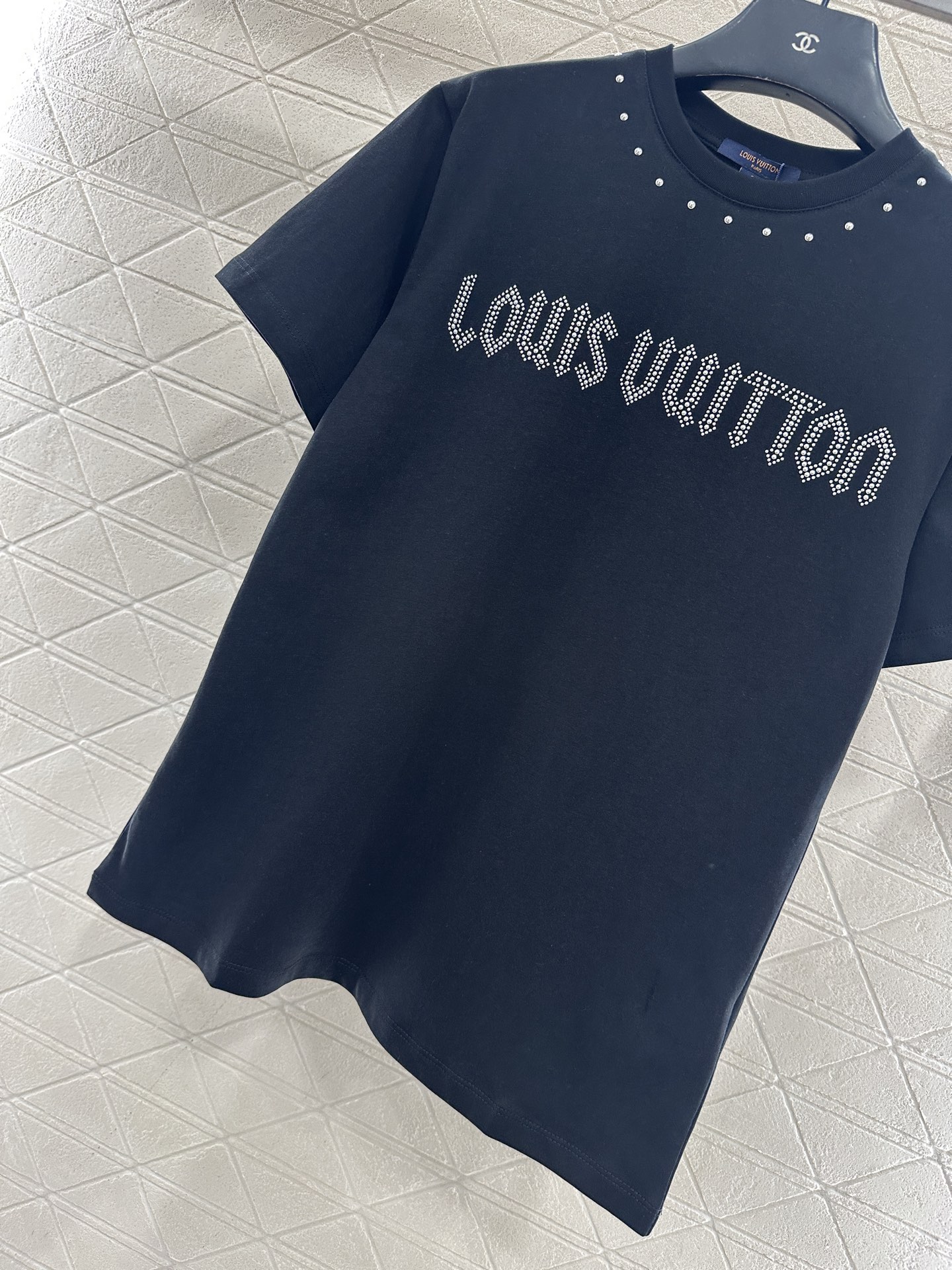 ♥Louis Vuitto*♥2025新品上架 熨烫铆钉短袖𝑇𝑒𝑒定制YB原生全棉材质，透气舒适，质感十