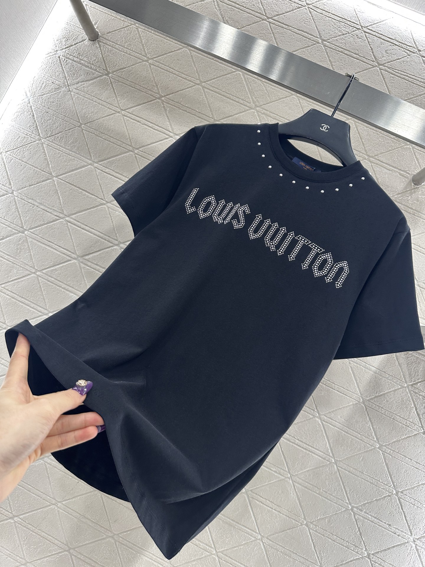 ♥Louis Vuitto*♥2025新品上架 熨烫铆钉短袖𝑇𝑒𝑒定制YB原生全棉材质，透气舒适，质感十