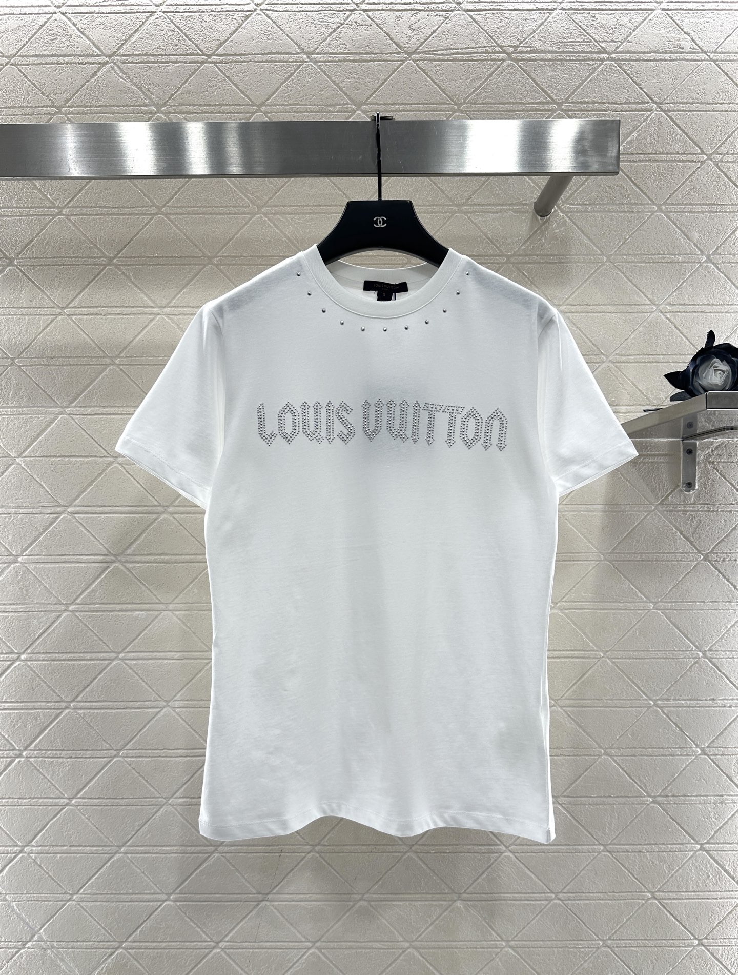 ♥Louis Vuitto*♥2025新品上架 熨烫铆钉短袖𝑇𝑒𝑒定制YB原生全棉材质，透气舒适，质感十