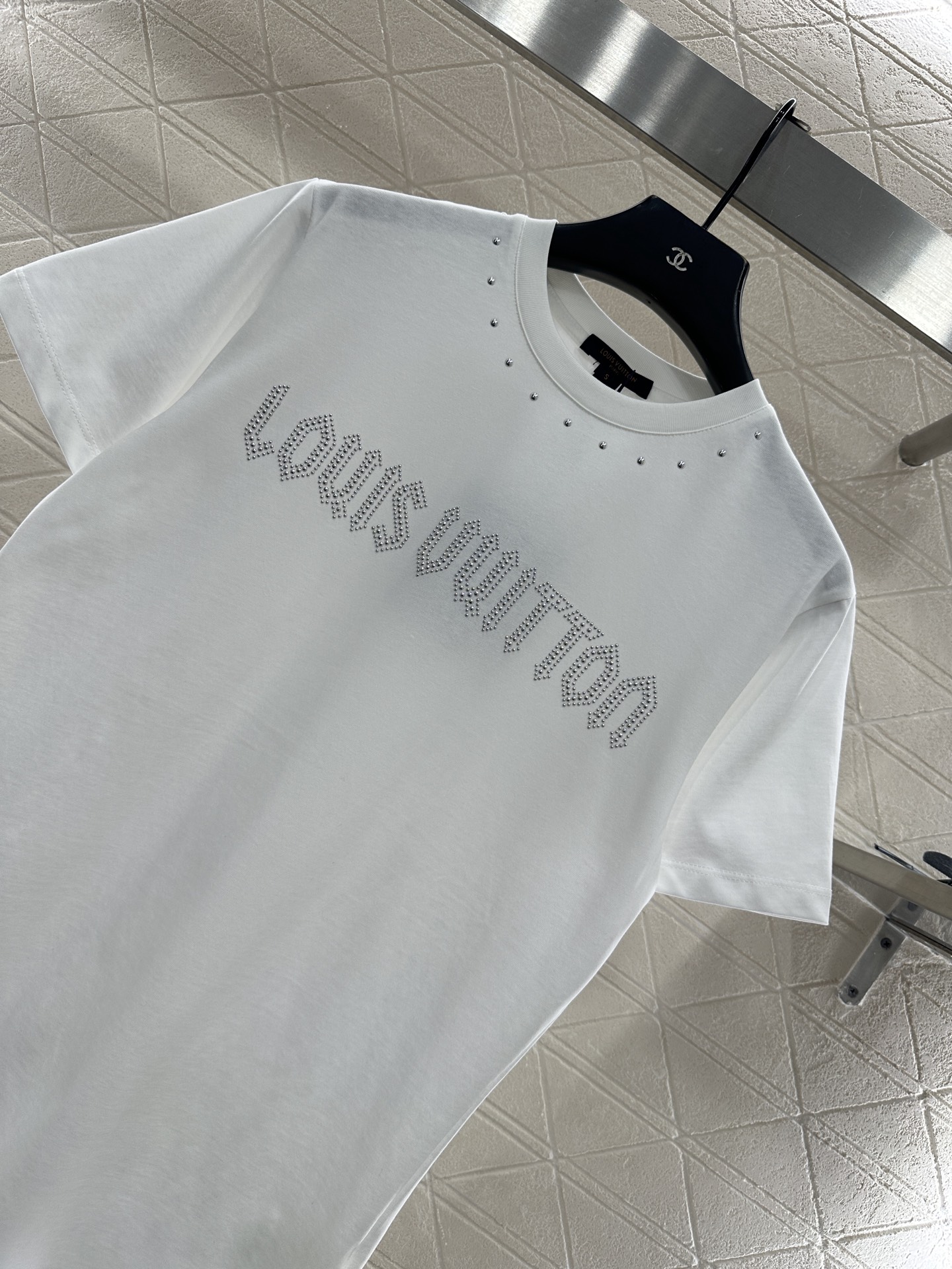 ♥Louis Vuitto*♥2025新品上架 熨烫铆钉短袖𝑇𝑒𝑒定制YB原生全棉材质，透气舒适，质感十