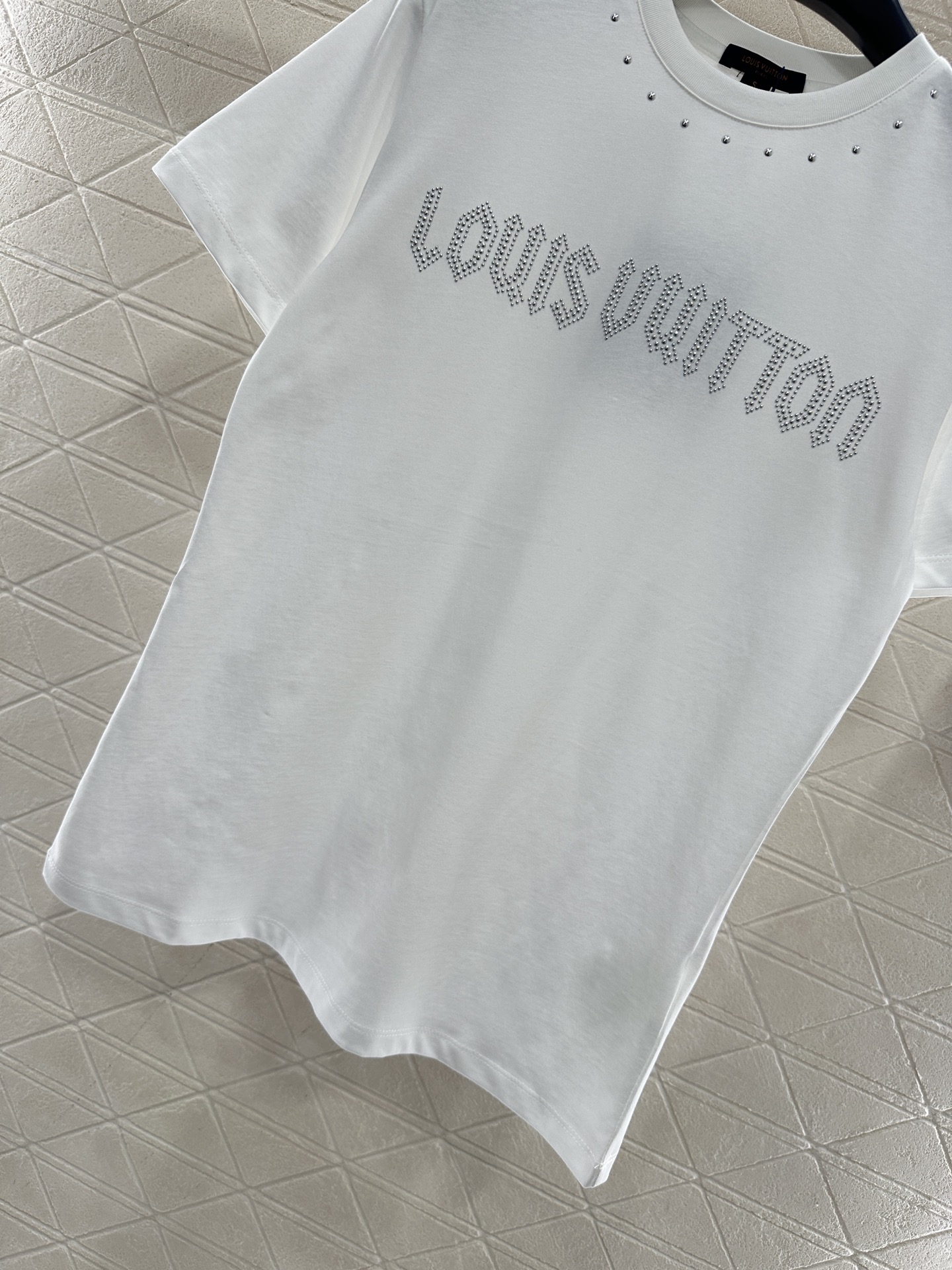 ♥Louis Vuitto*♥2025新品上架 熨烫铆钉短袖𝑇𝑒𝑒定制YB原生全棉材质，透气舒适，质感十