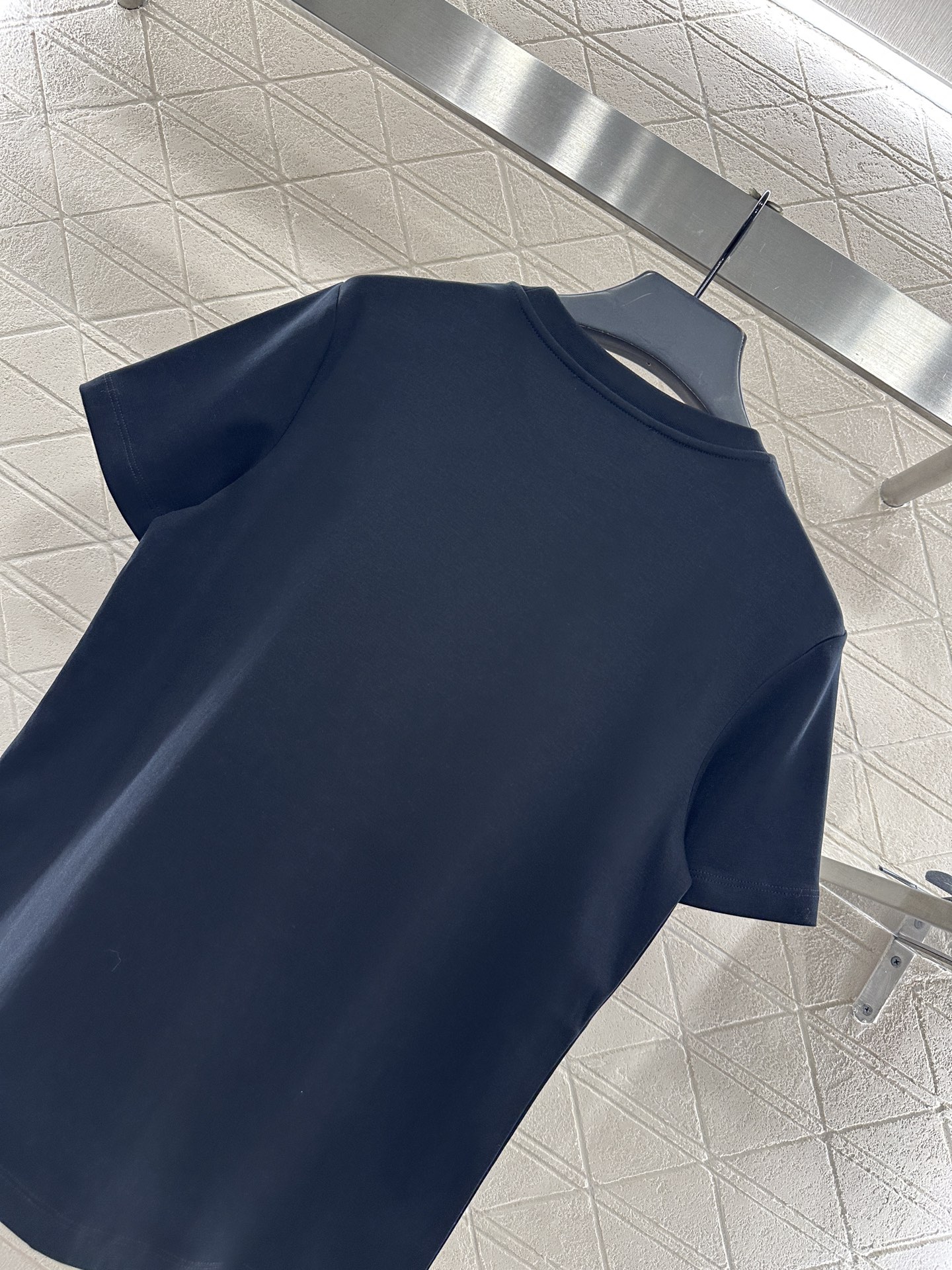 ♥Miumi*♥2025新品上架 钉珠烫钻短袖𝑇𝑒𝑒定制YB原生全棉材质，透气舒适，质感十足，常规短袖T