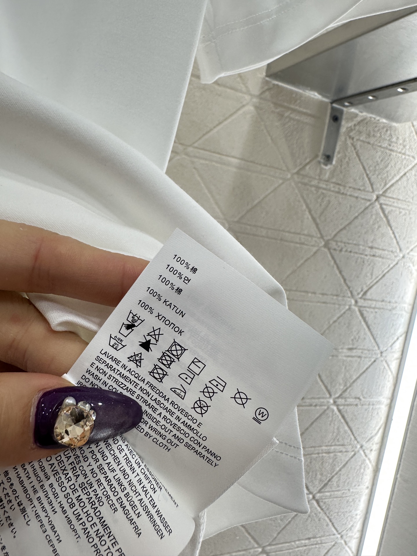 ♥Miumi*♥2025新品上架 钉珠烫钻短袖𝑇𝑒𝑒定制YB原生全棉材质，透气舒适，质感十足，常规短袖T