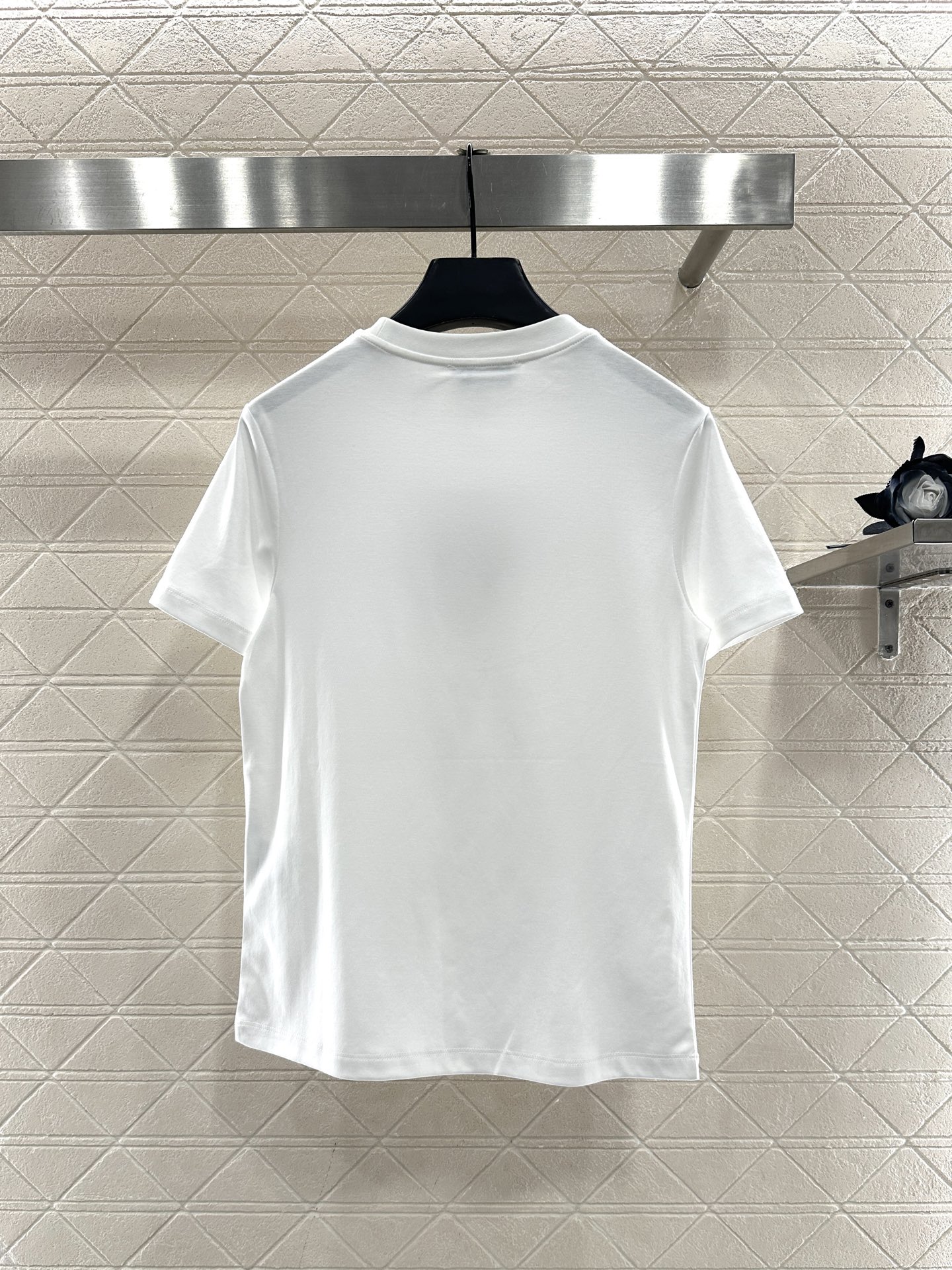 ♥Miumi*♥2025新品上架 钉珠烫钻短袖𝑇𝑒𝑒定制YB原生全棉材质，透气舒适，质感十足，常规短袖T