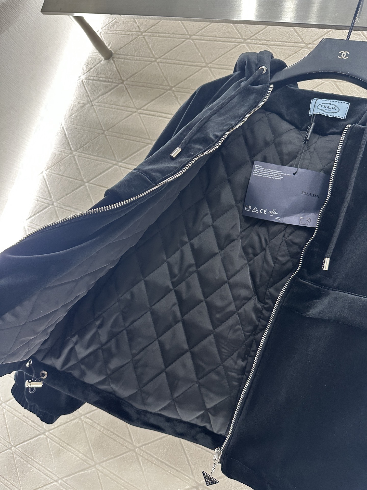 ♥Prad*♥2025新品上架 连帽丝绒棉服外套定制YB进口丝绒材质，质感光泽，舒适保暖，连帽拉链外套版