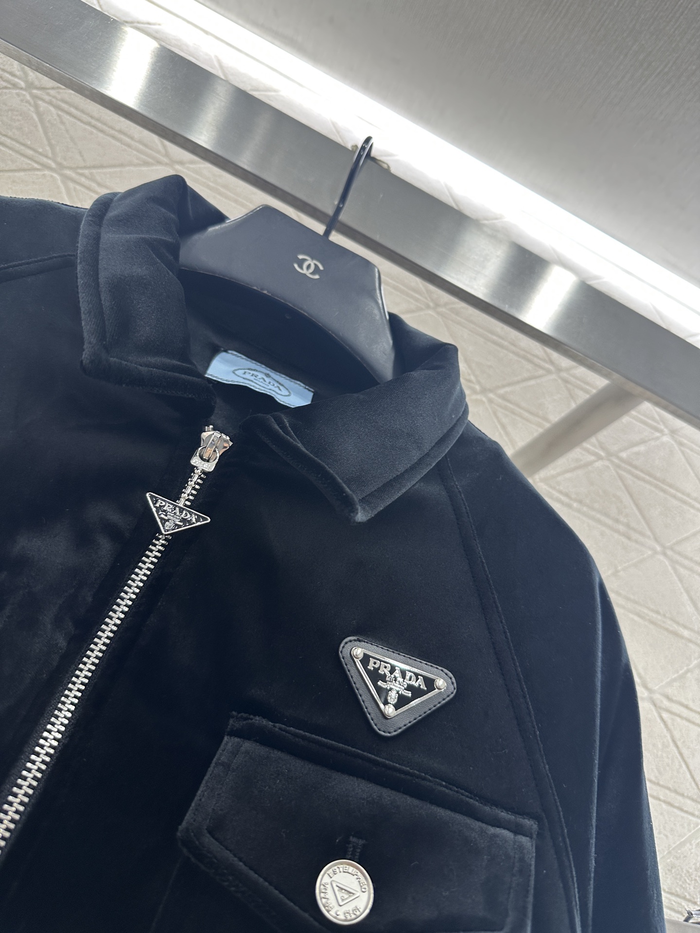 ♥Prad*♥2025新品上架 翻短款拉链棉服外套定制YB进口丝绒材质，质感光泽，穿搭舒适，内里菱格衔棉