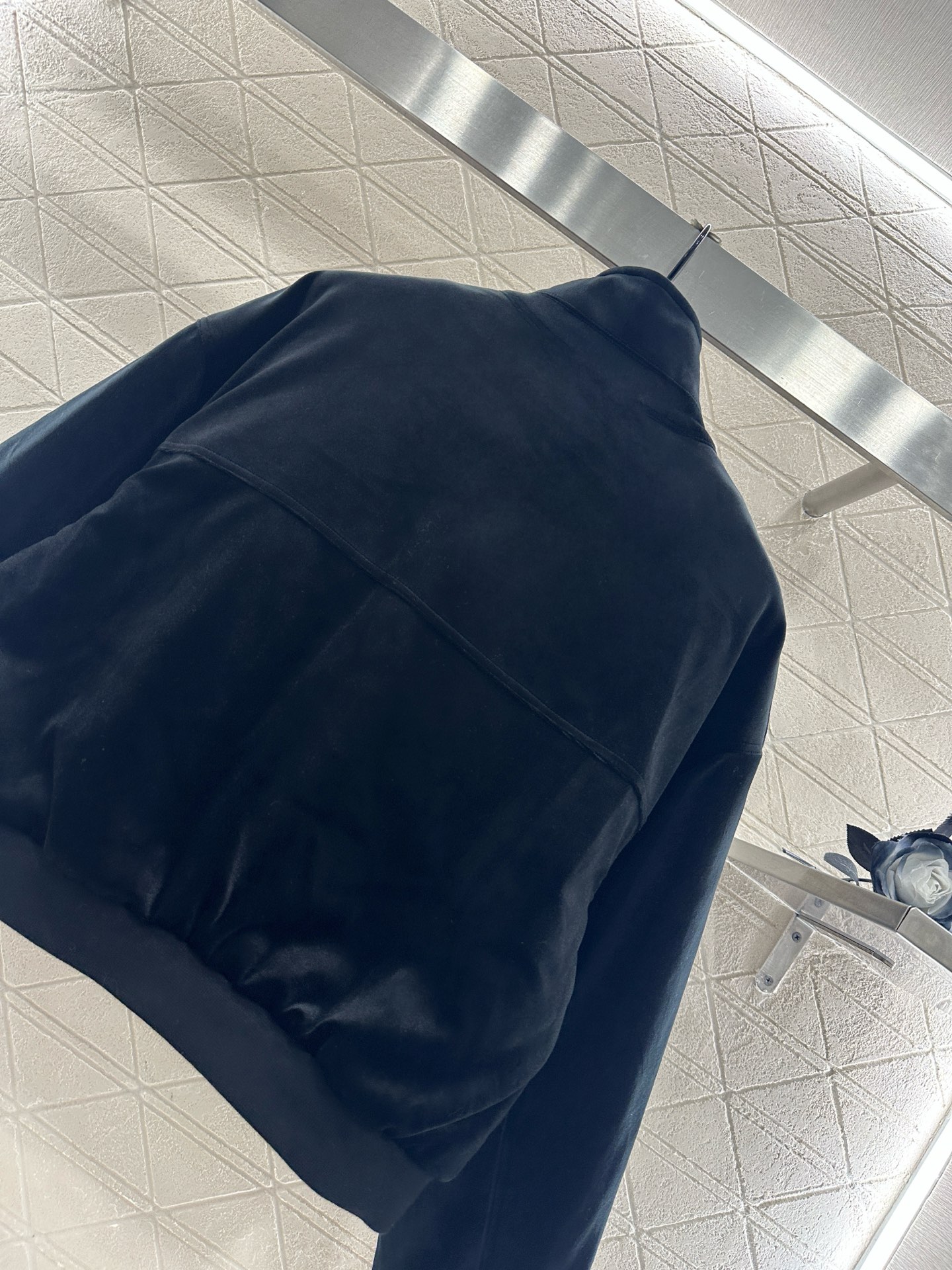 ♥Prad*♥2025新品上架 翻短款拉链棉服外套定制YB进口丝绒材质，质感光泽，穿搭舒适，内里菱格衔棉