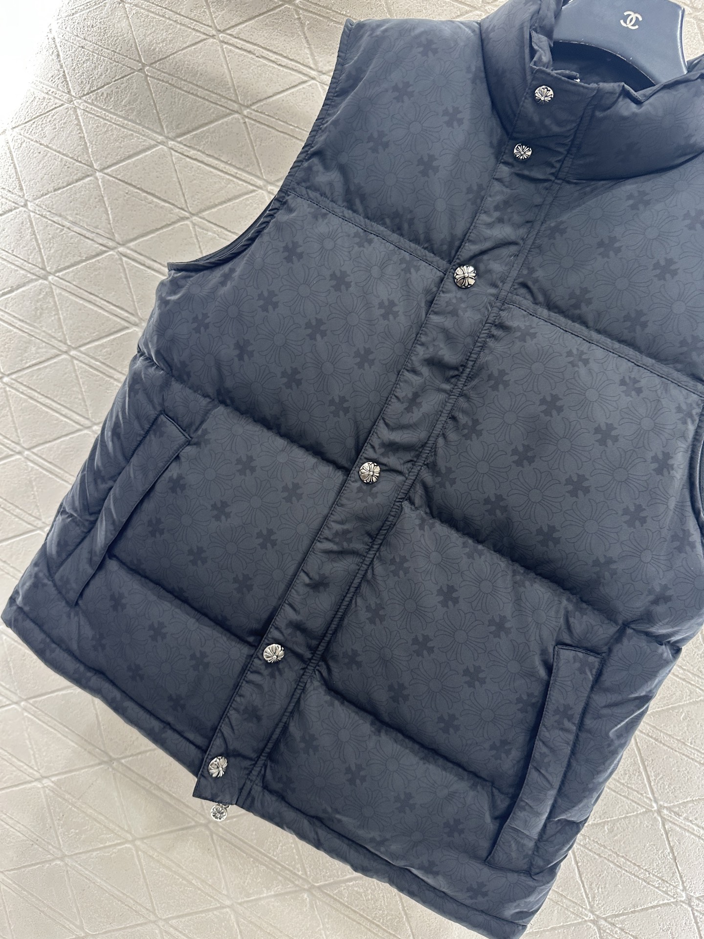 ♥Chrome heart*♥2025新品上架 十字架印花羽绒马甲定制YB防风防水尼龙材质，白鹅绒填充内