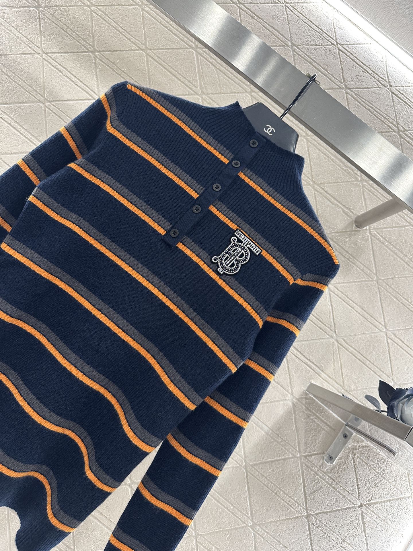 ♥BBR*♥2025新品上架 条纹针织套头毛衣定制YB丝毛纱线织造，质感高级，弹力舒适，小高领纽扣半开襟