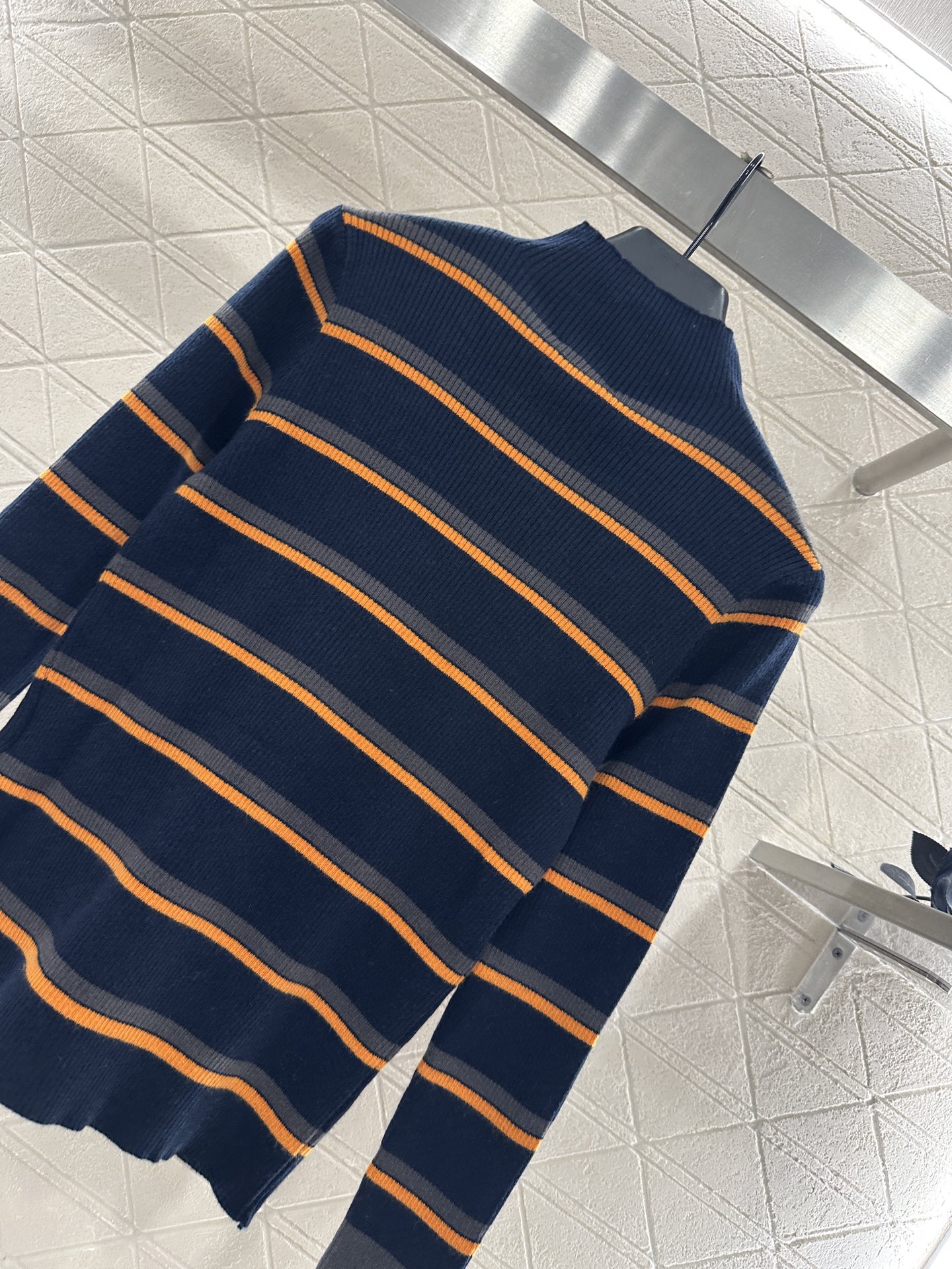 ♥BBR*♥2025新品上架 条纹针织套头毛衣定制YB丝毛纱线织造，质感高级，弹力舒适，小高领纽扣半开襟