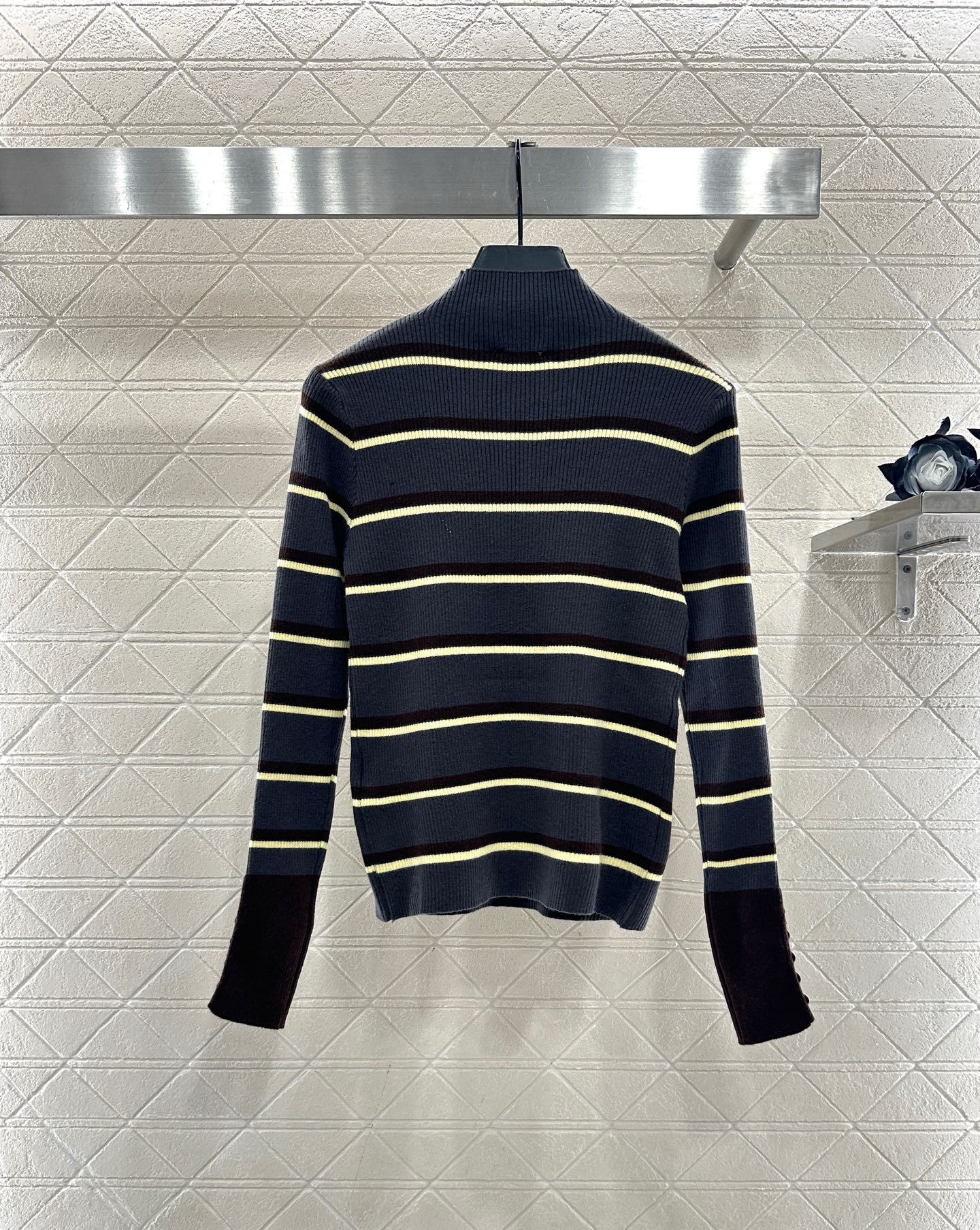 ♥BBR*♥2025新品上架 条纹针织套头毛衣定制YB丝毛纱线织造，质感高级，弹力舒适，小高领纽扣半开襟