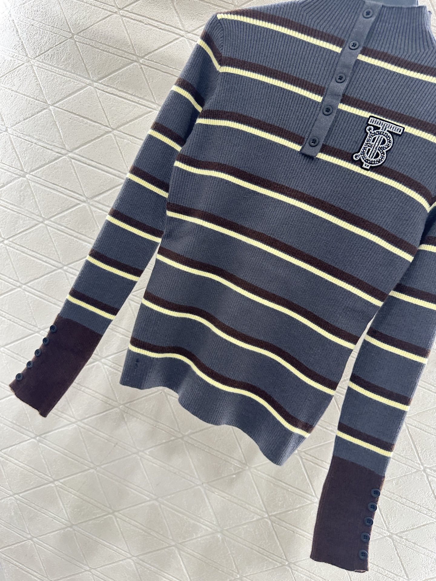 ♥BBR*♥2025新品上架 条纹针织套头毛衣定制YB丝毛纱线织造，质感高级，弹力舒适，小高领纽扣半开襟