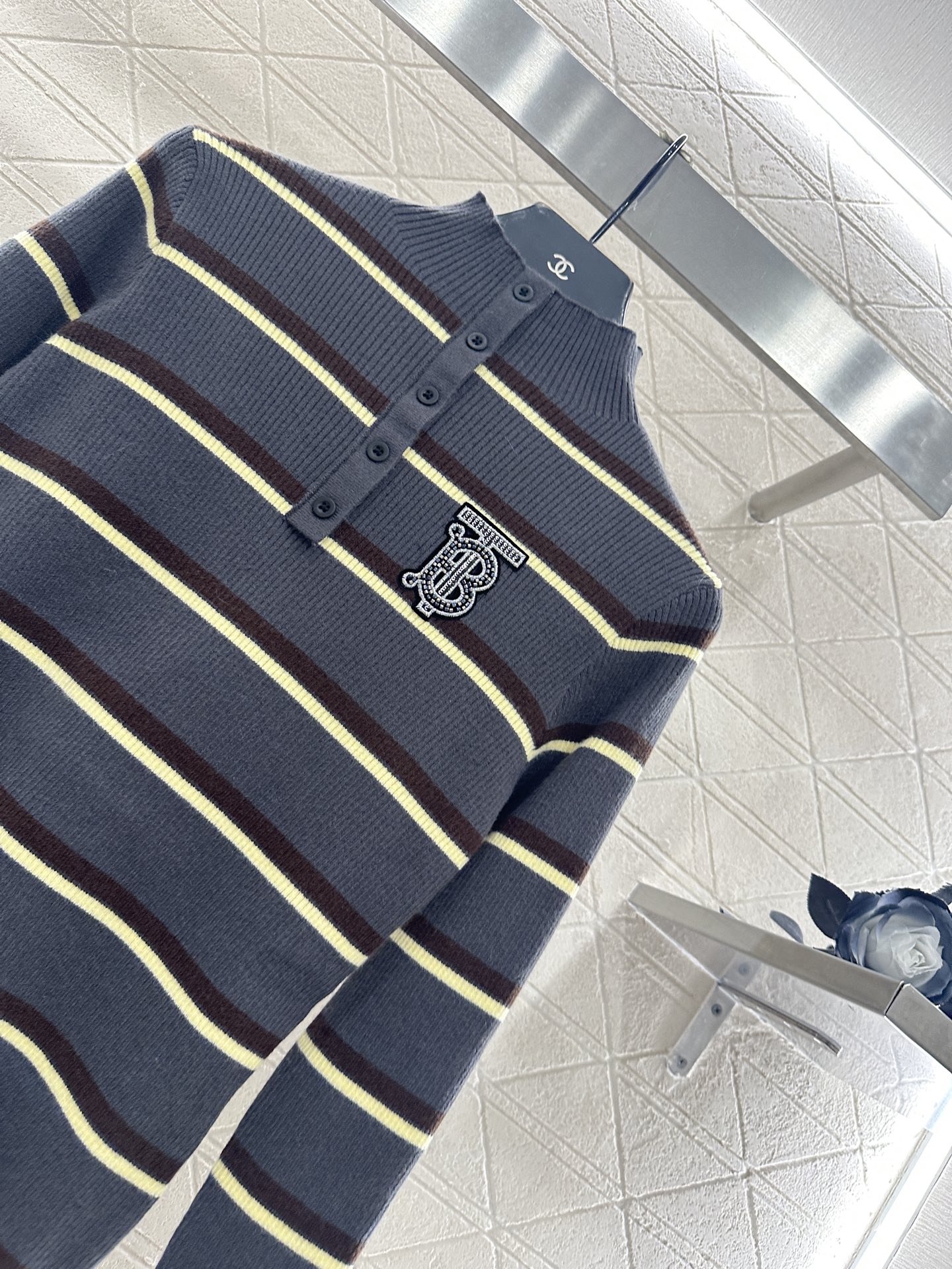 ♥BBR*♥2025新品上架 条纹针织套头毛衣定制YB丝毛纱线织造，质感高级，弹力舒适，小高领纽扣半开襟