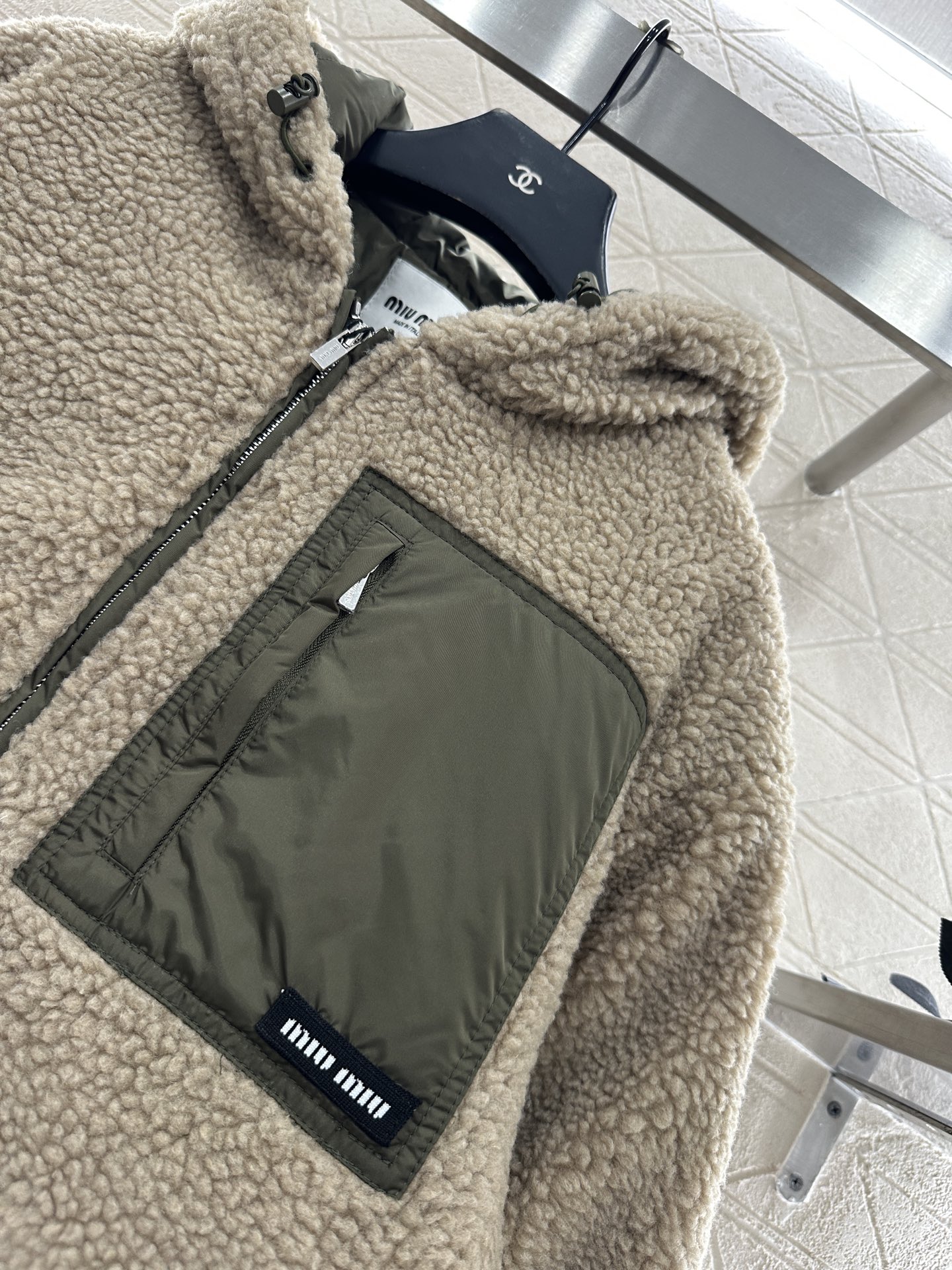 ♥Miumi*♥2025新品上架 连帽泰迪羊羔羽绒外套定制YB泰迪羊羔毛材质，内里防水尼龙处理，防风御寒