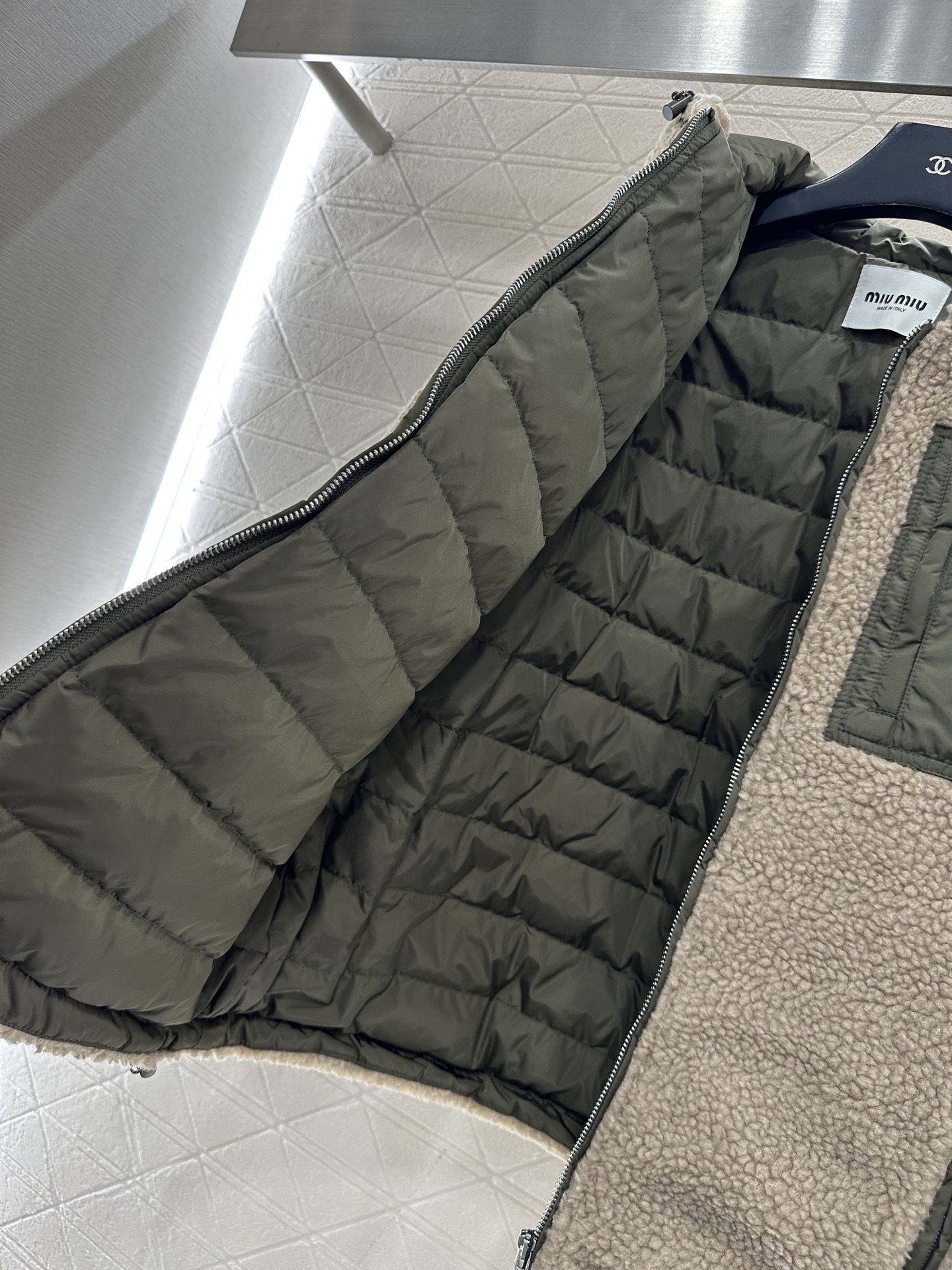 ♥Miumi*♥2025新品上架 连帽泰迪羊羔羽绒外套定制YB泰迪羊羔毛材质，内里防水尼龙处理，防风御寒