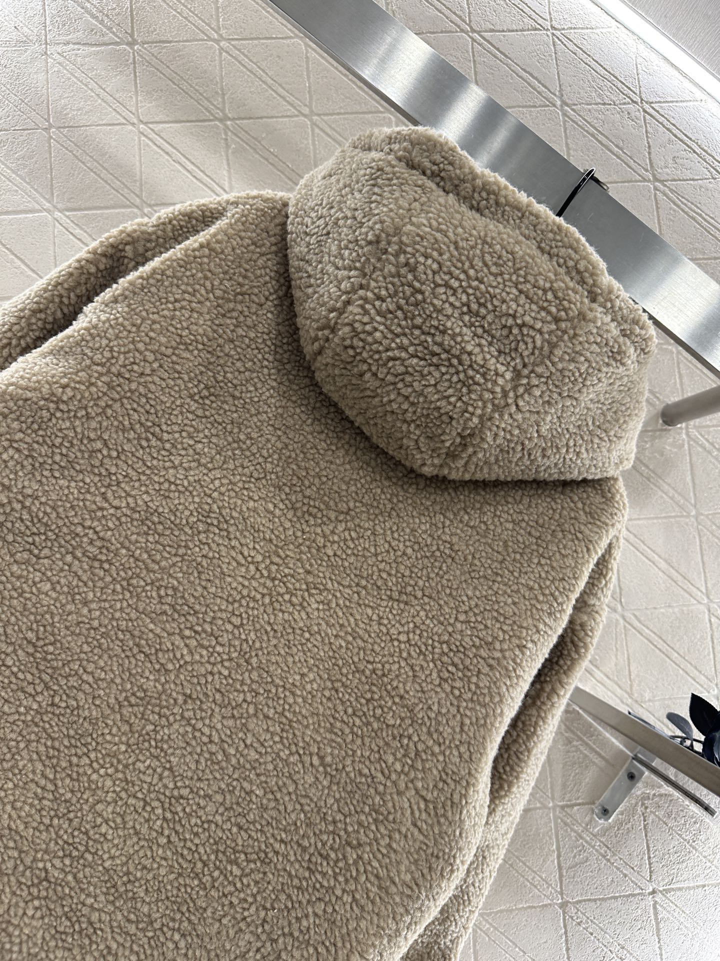 ♥Miumi*♥2025新品上架 连帽泰迪羊羔羽绒外套定制YB泰迪羊羔毛材质，内里防水尼龙处理，防风御寒