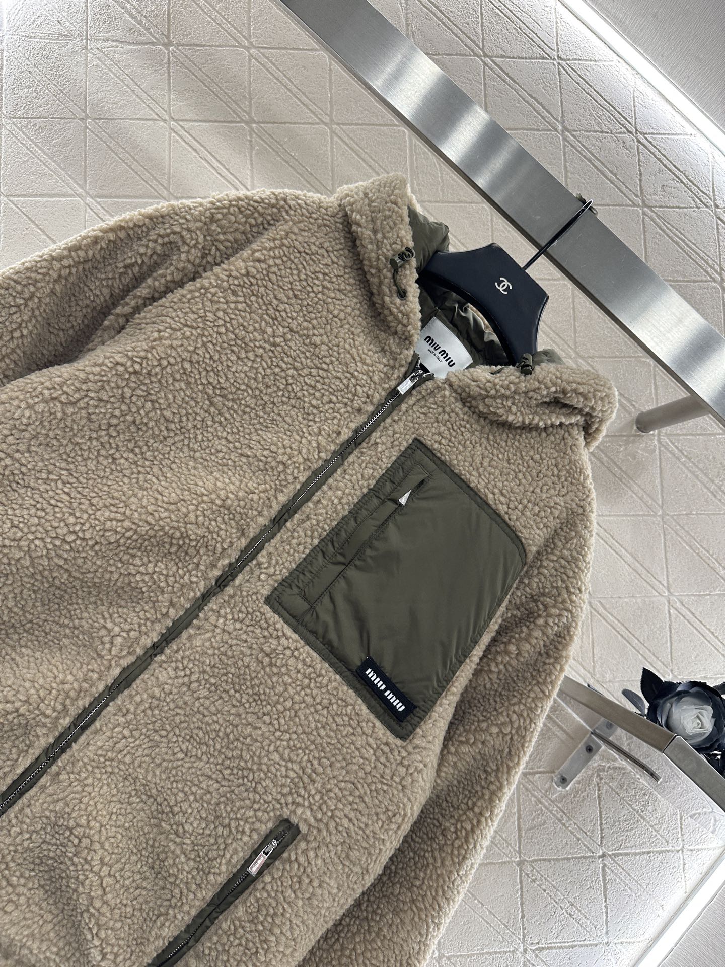 ♥Miumi*♥2025新品上架 连帽泰迪羊羔羽绒外套定制YB泰迪羊羔毛材质，内里防水尼龙处理，防风御寒