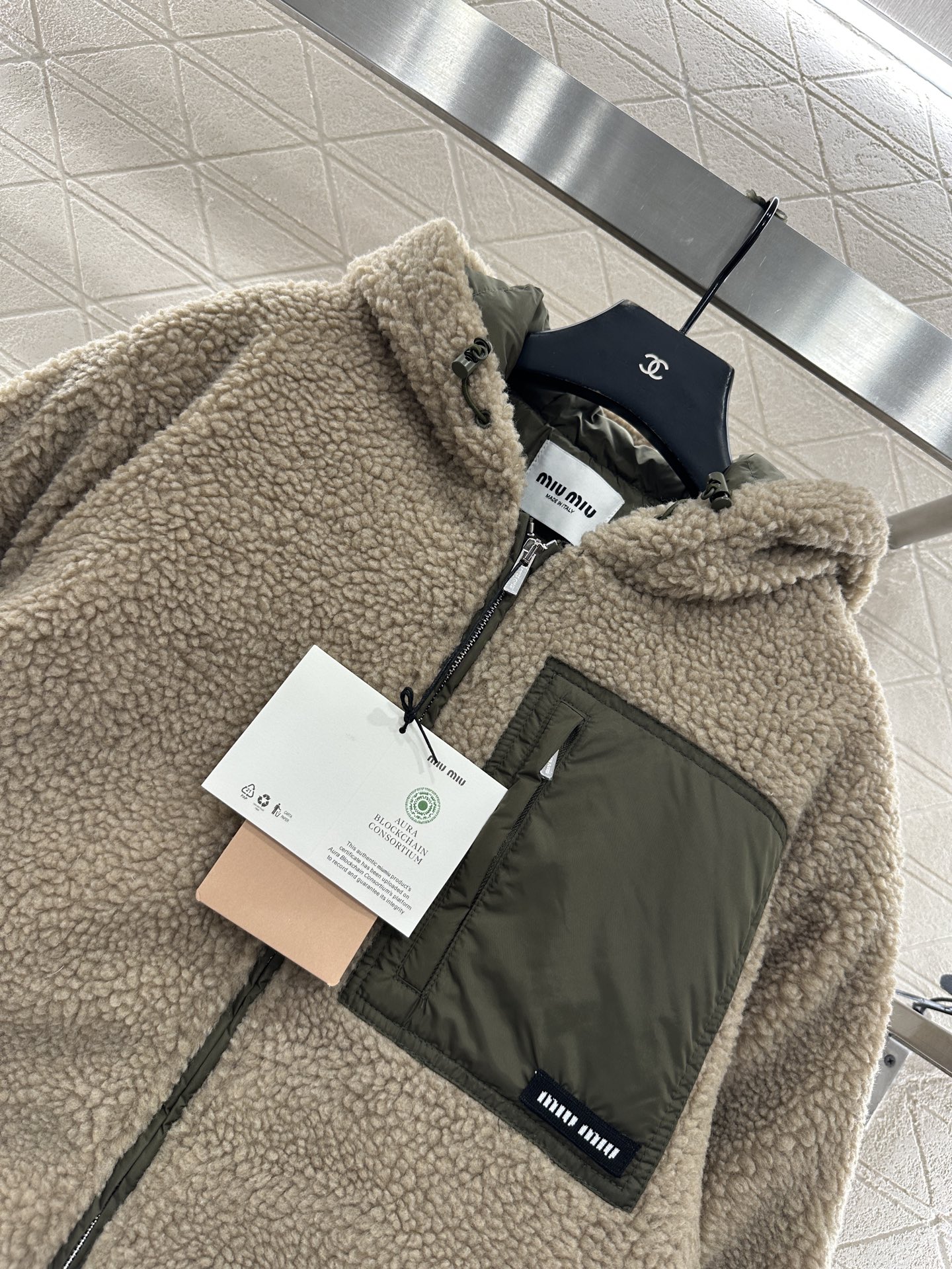 ♥Miumi*♥2025新品上架 连帽泰迪羊羔羽绒外套定制YB泰迪羊羔毛材质，内里防水尼龙处理，防风御寒