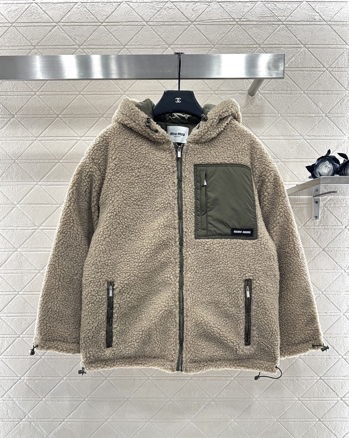 ♥Miumi*♥2025新品上架 连帽泰迪羊羔羽绒外套定制YB泰迪羊羔毛材质，内里防水尼龙处理，防风御寒