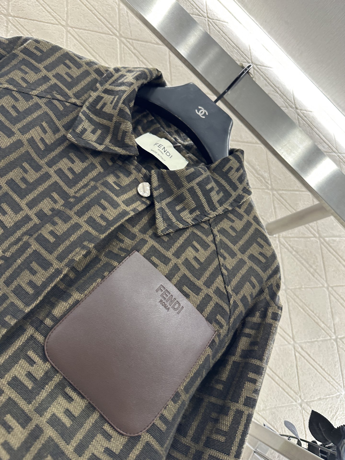 ♥Fend*♥2025新品上架 翻领提花棉服外套定制YB进口提花材质，质感挺括，穿搭有型，内里衔棉处理，