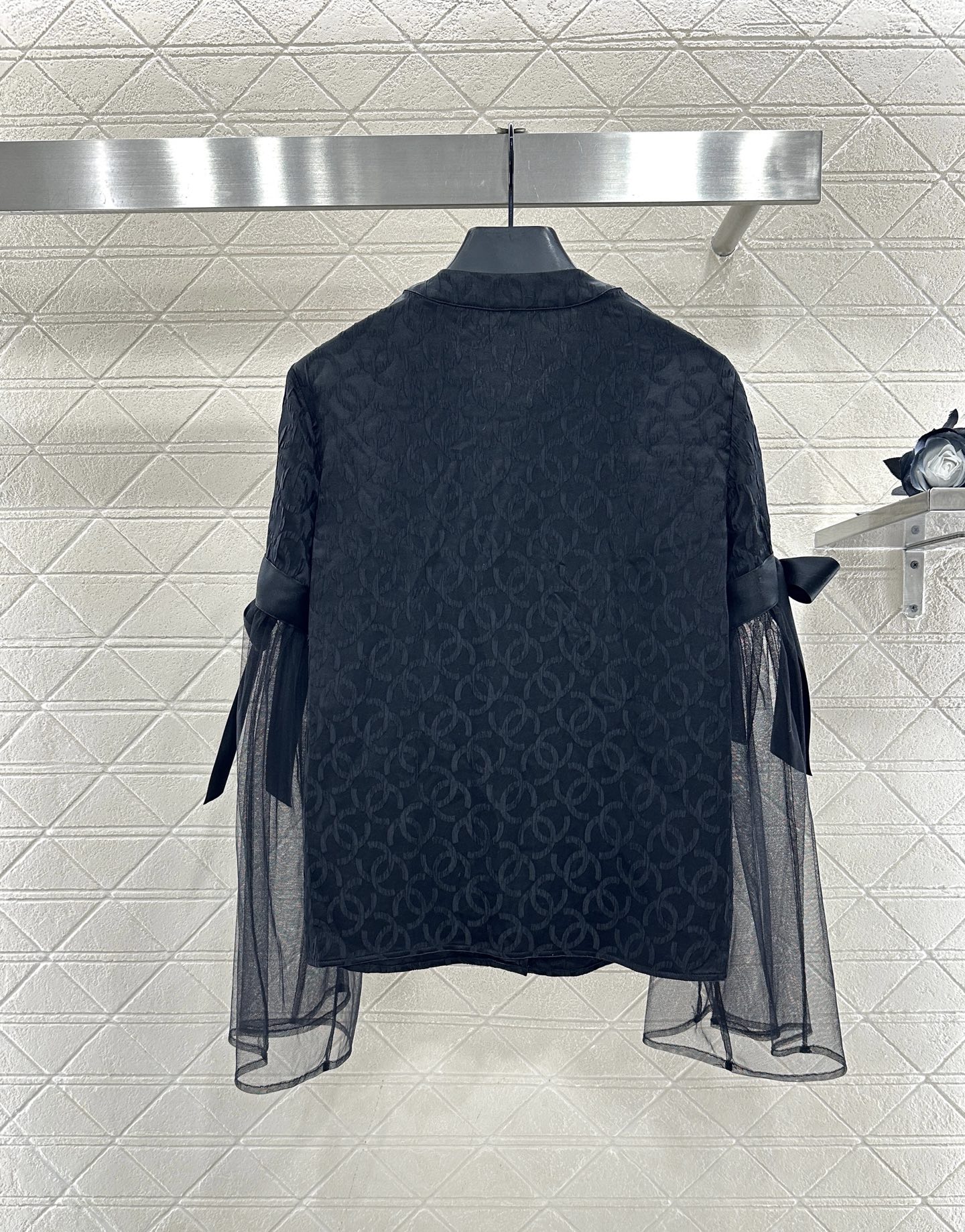 ♥Chane*♥2025新品上架 圆领提花蝴蝶结拼接上衣定制YB进口缎面真丝材质，质感高级，飘逸气质，圆