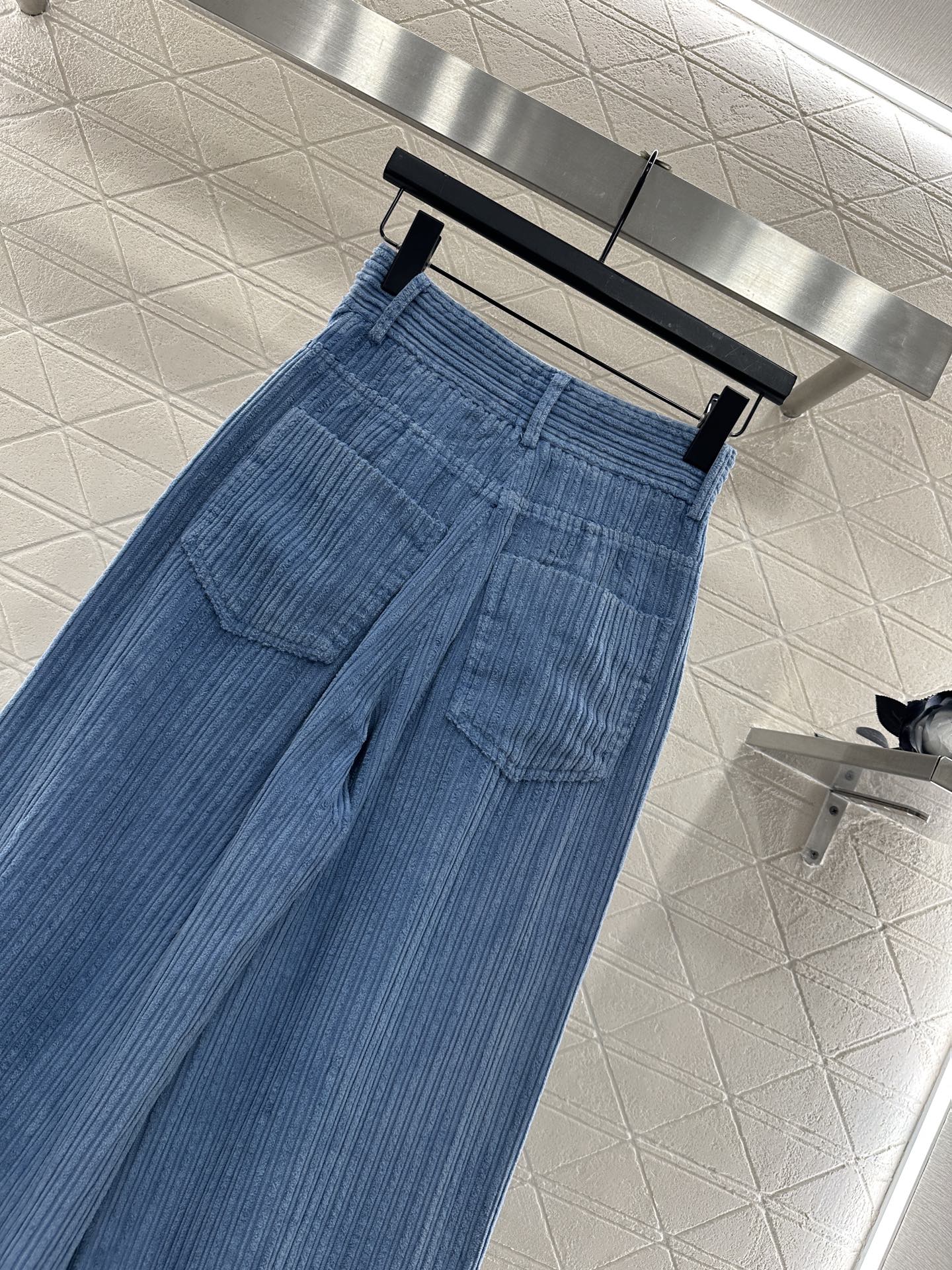 ♥Chane♥2025新品上架 高腰灯芯绒阔腿长裤定制YB进口灯芯绒材质，面料柔挺舒适，垂顺有型，高腰阔