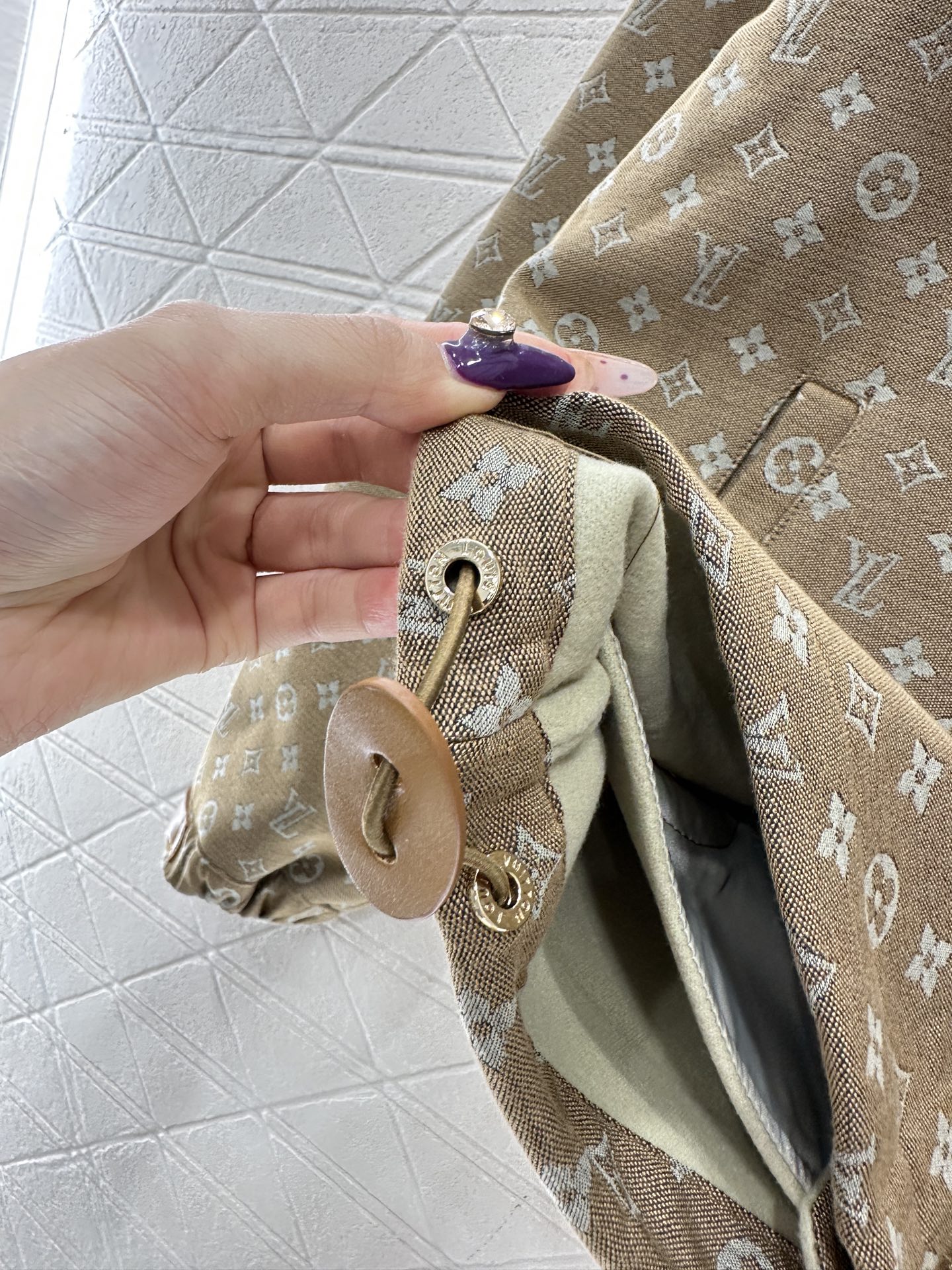 ♥Louis Vuitto*♥2025新品上架 立领提花拉链夹克外套定制YB进口羊毛提花材质，质感光泽，