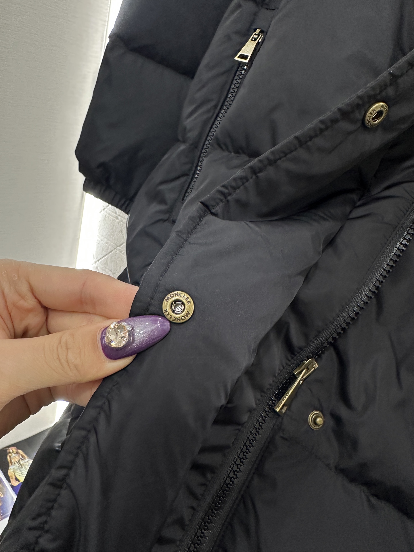 ♥Moncle*♥2025新品上架 连帽收腰长款羽绒外套定制YB防风防水尼龙材质，白鹅绒填充内里，整件轻