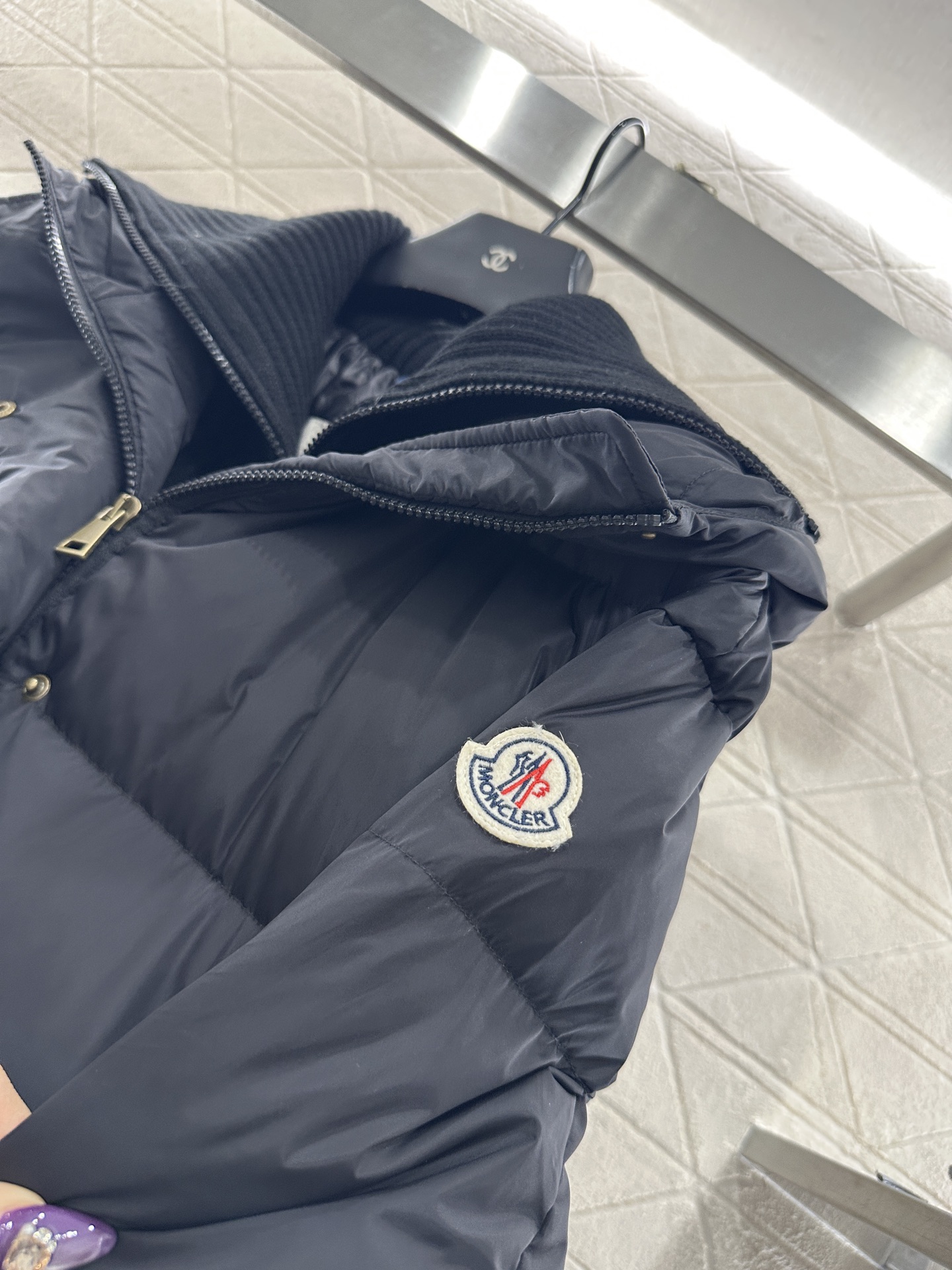 ♥Moncle*♥2025新品上架 连帽收腰长款羽绒外套定制YB防风防水尼龙材质，白鹅绒填充内里，整件轻