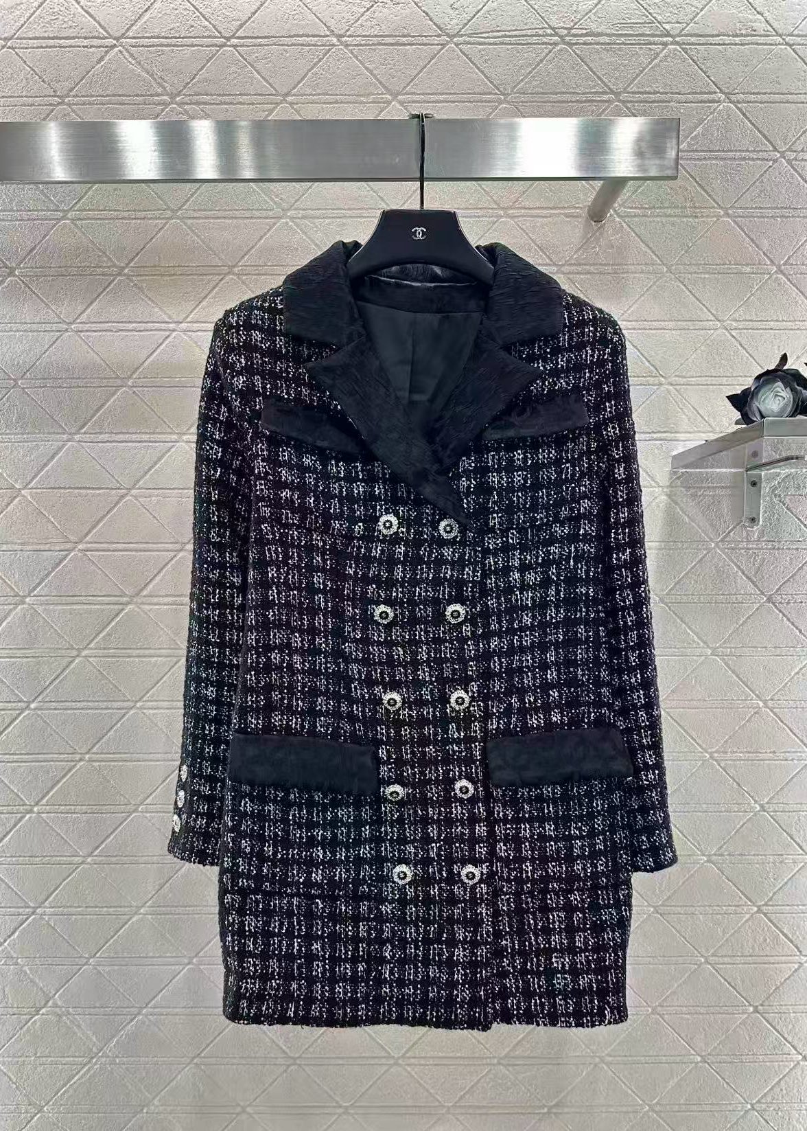 ♥Chane*♥2025新品上架 粗花呢翻领洋装外套定制YB进口粗纺羊绒毛呢材质，肌理明显，质感上乘，粗