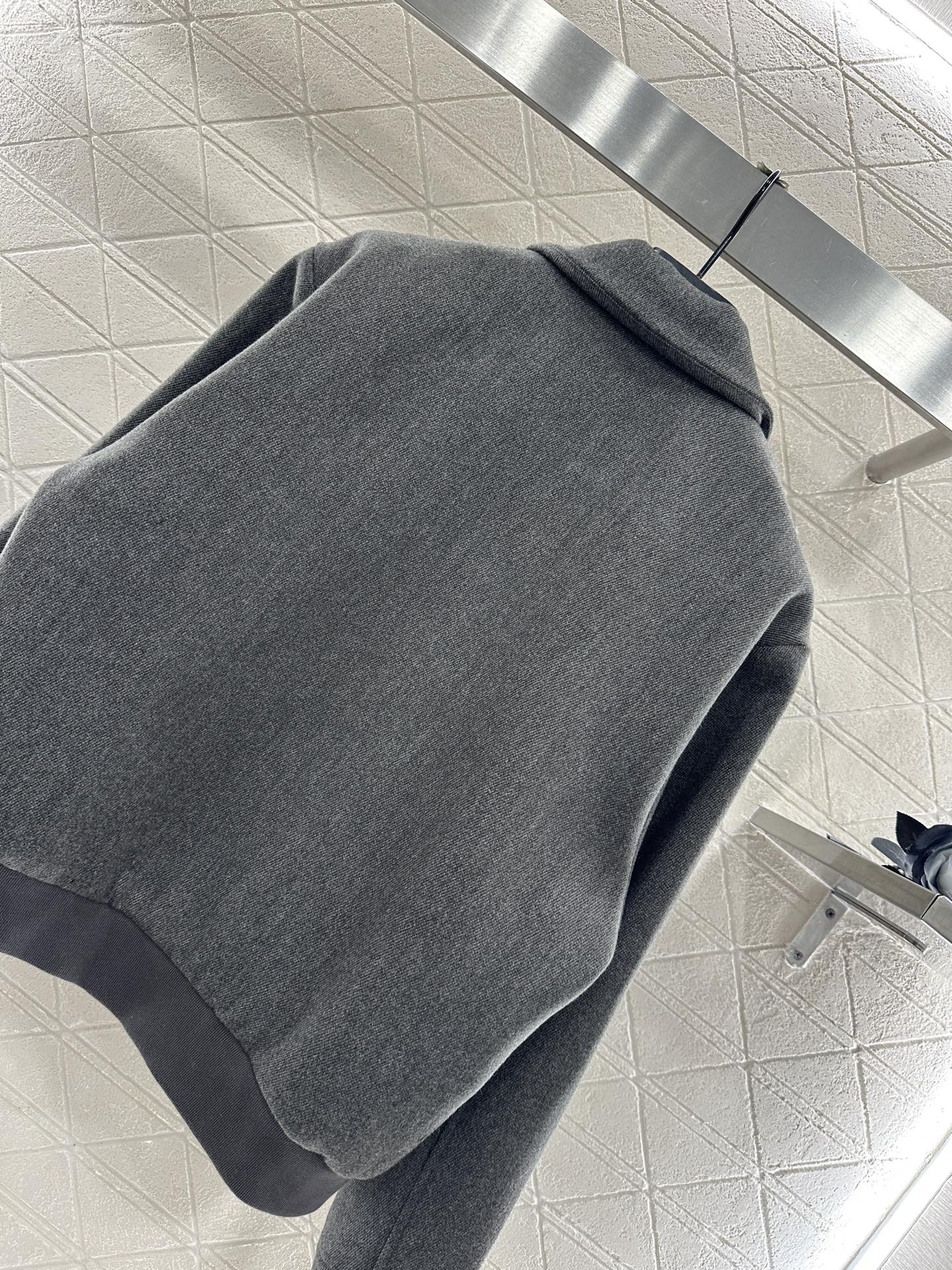 ♥Miumi*♥2025新品上架 翻领拉链夹克外套定制YB斜纹全棉材质，质感光泽，挺括有型，夹克外套版型