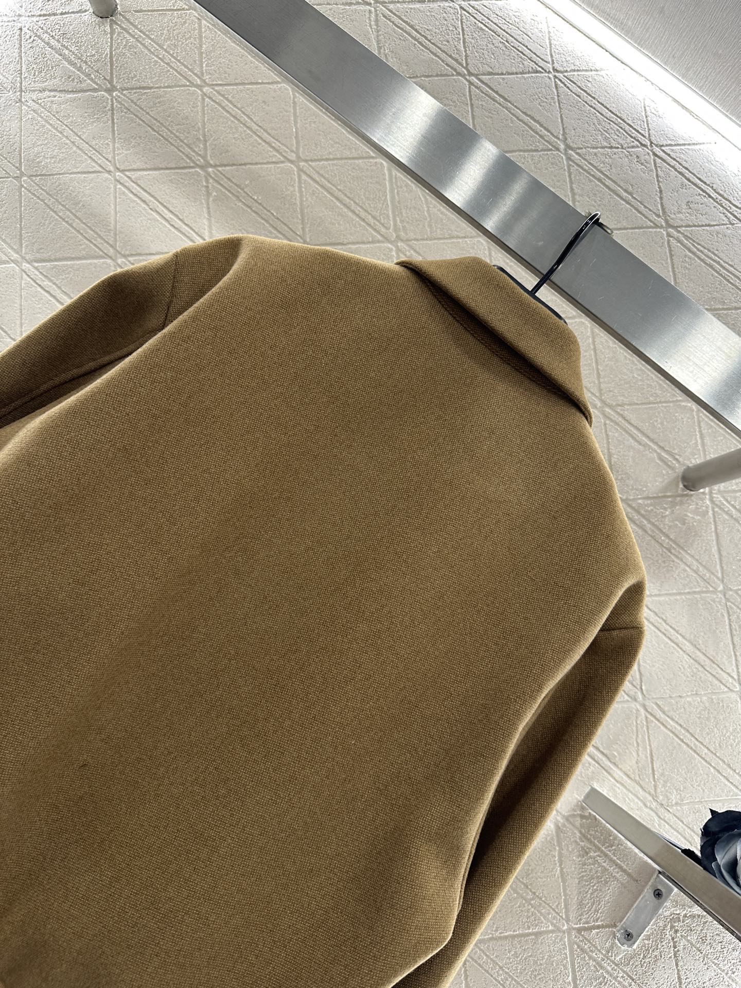 ♥Miumi*♥2025新品上架 翻领拉链夹克外套定制YB斜纹全棉材质，质感光泽，挺括有型，夹克外套版型