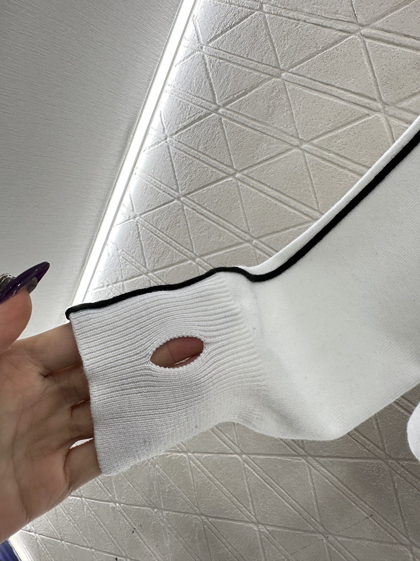 ♥Chane*♥2025新品上架 立体花朵针织马甲定制YB羊毛纱线织造，质感细腻，柔软舒适，圆领针织马甲