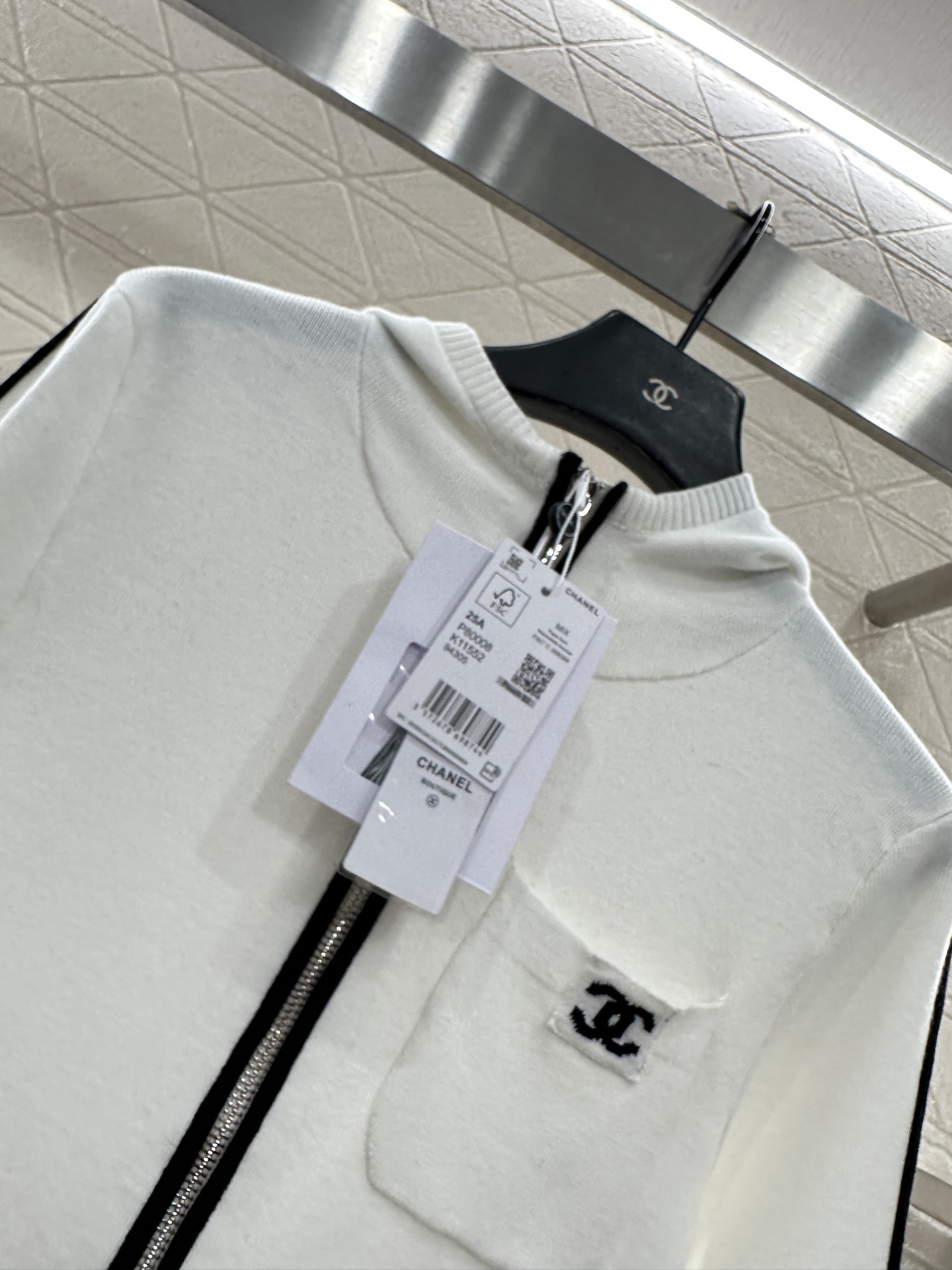 ♥Chane*♥2025新品上架 立体花朵针织马甲定制YB羊毛纱线织造，质感细腻，柔软舒适，圆领针织马甲