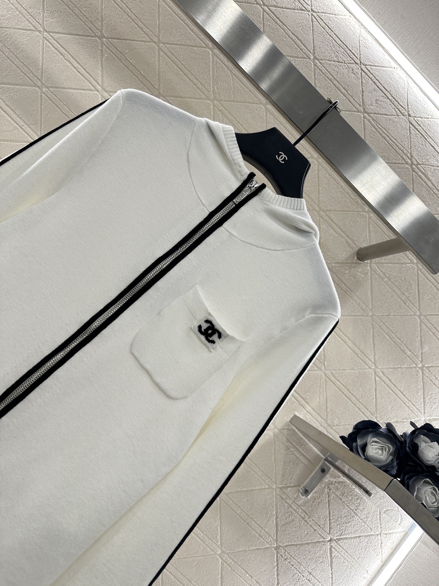 ♥Chane*♥2025新品上架 立体花朵针织马甲定制YB羊毛纱线织造，质感细腻，柔软舒适，圆领针织马甲