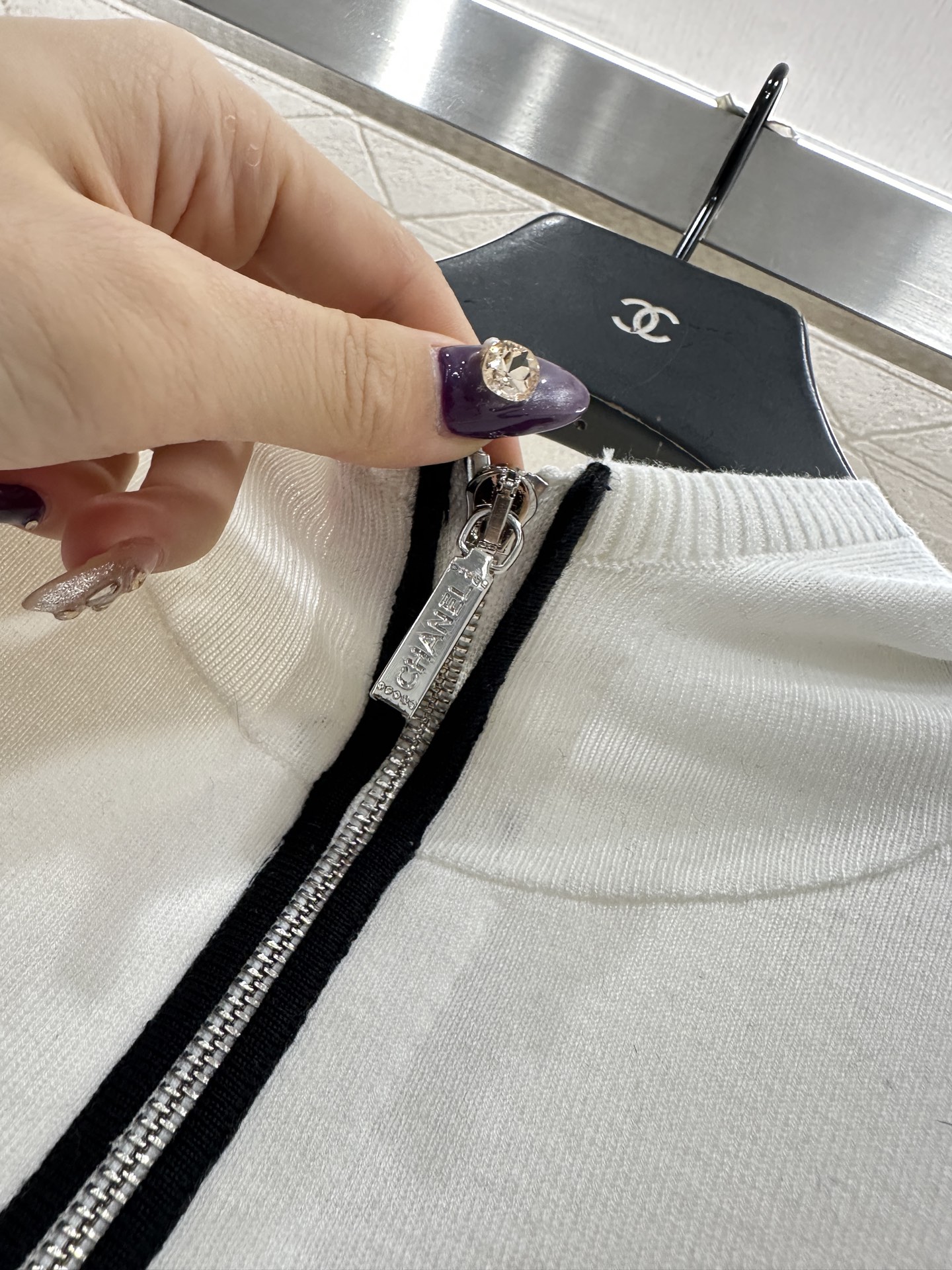 ♥Chane*♥2025新品上架 立体花朵针织马甲定制YB羊毛纱线织造，质感细腻，柔软舒适，圆领针织马甲