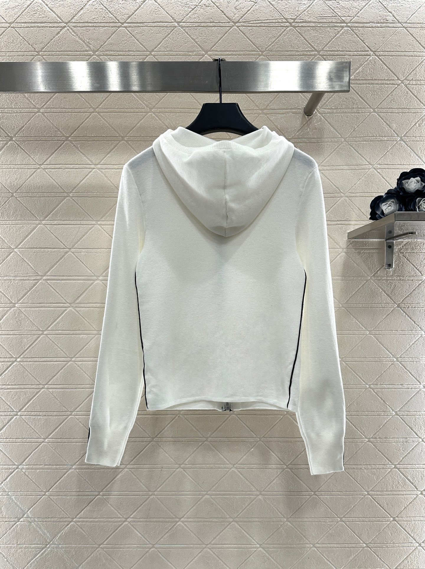 ♥Chane*♥2025新品上架 立体花朵针织马甲定制YB羊毛纱线织造，质感细腻，柔软舒适，圆领针织马甲