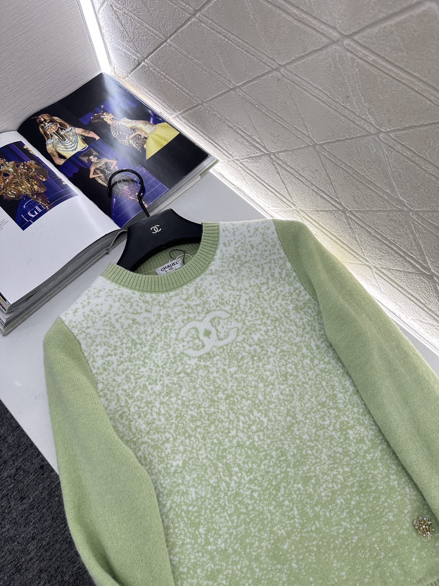 ♥Chane*♥2025新品上架 立体花朵针织马甲定制YB羊毛纱线织造，质感细腻，柔软舒适，圆领针织马甲