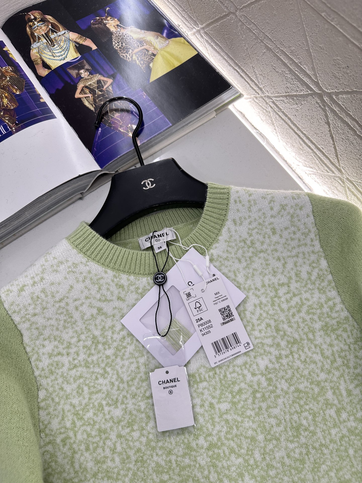 ♥Chane*♥2025新品上架 立体花朵针织马甲定制YB羊毛纱线织造，质感细腻，柔软舒适，圆领针织马甲