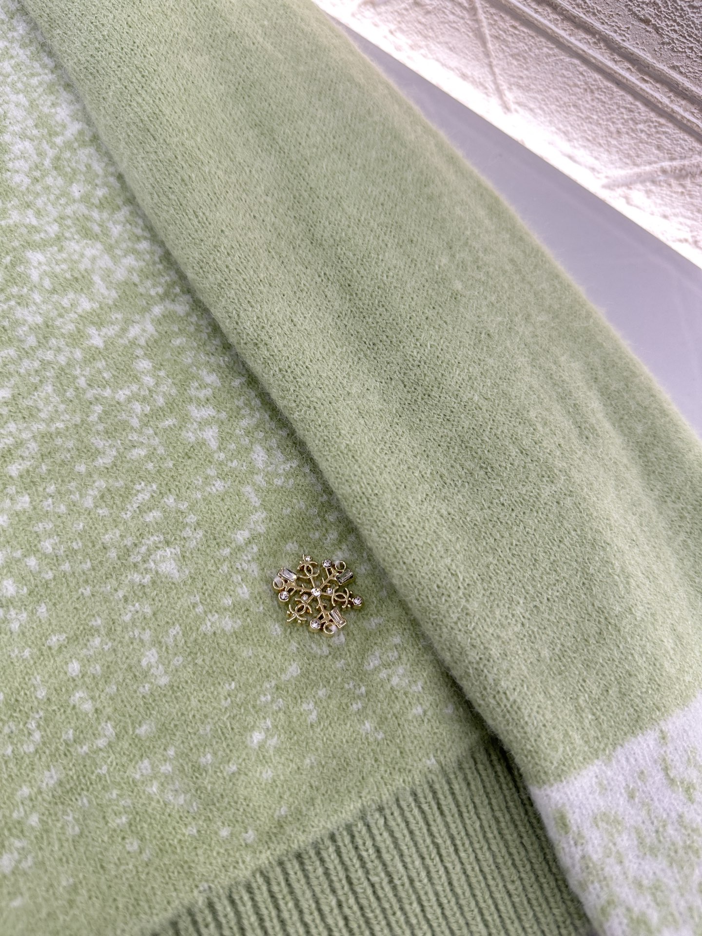 ♥Chane*♥2025新品上架 立体花朵针织马甲定制YB羊毛纱线织造，质感细腻，柔软舒适，圆领针织马甲