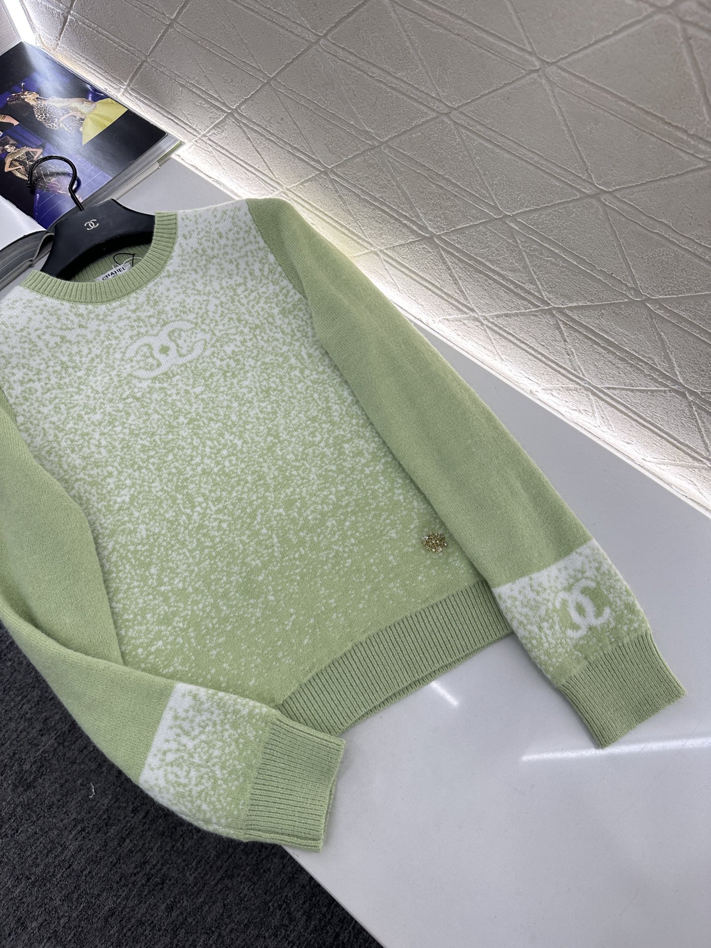 ♥Chane*♥2025新品上架 立体花朵针织马甲定制YB羊毛纱线织造，质感细腻，柔软舒适，圆领针织马甲