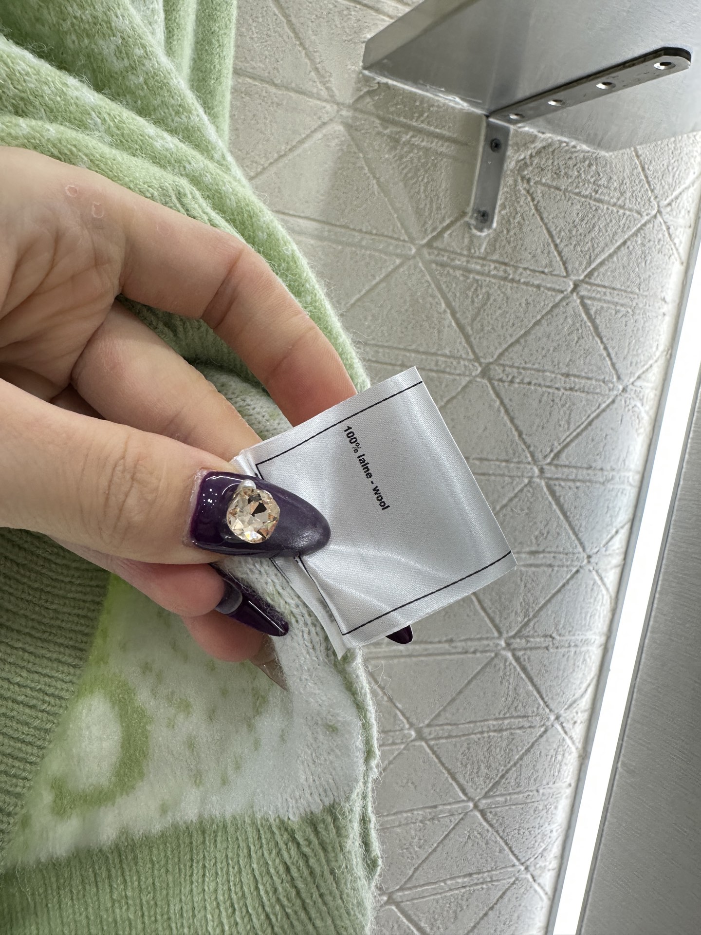 ♥Chane*♥2025新品上架 立体花朵针织马甲定制YB羊毛纱线织造，质感细腻，柔软舒适，圆领针织马甲