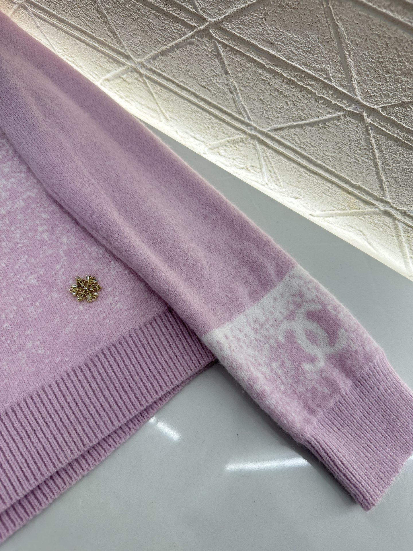 ♥Chane*♥2025新品上架 立体花朵针织马甲定制YB羊毛纱线织造，质感细腻，柔软舒适，圆领针织马甲