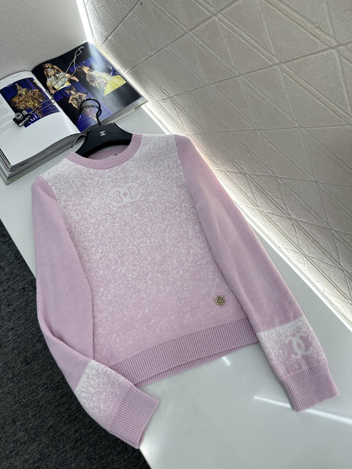 ♥Chane*♥2025新品上架 立体花朵针织马甲定制YB羊毛纱线织造，质感细腻，柔软舒适，圆领针织马甲