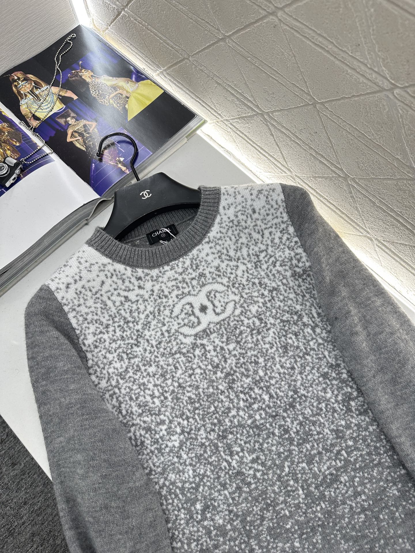 ♥Chane*♥2025新品上架 立体花朵针织马甲定制YB羊毛纱线织造，质感细腻，柔软舒适，圆领针织马甲