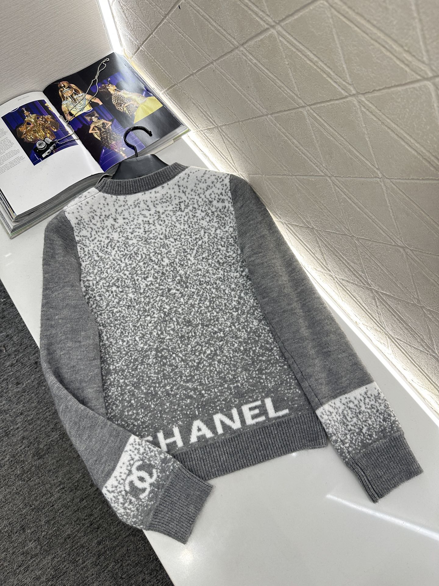 ♥Chane*♥2025新品上架 立体花朵针织马甲定制YB羊毛纱线织造，质感细腻，柔软舒适，圆领针织马甲