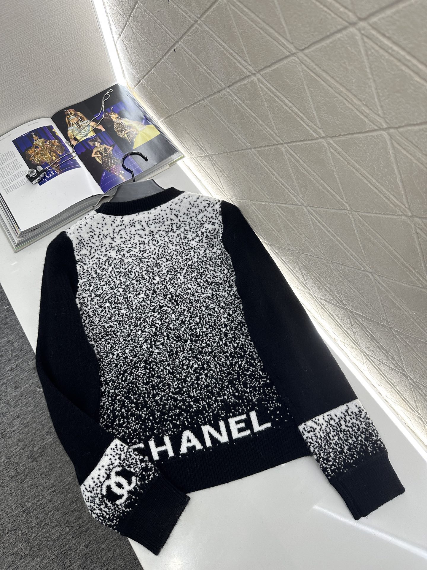 ♥Chane*♥2025新品上架 渐变针织套头毛衣定制YB羊毛纱线织造，质感细腻，穿搭舒适，宽松套头毛衣