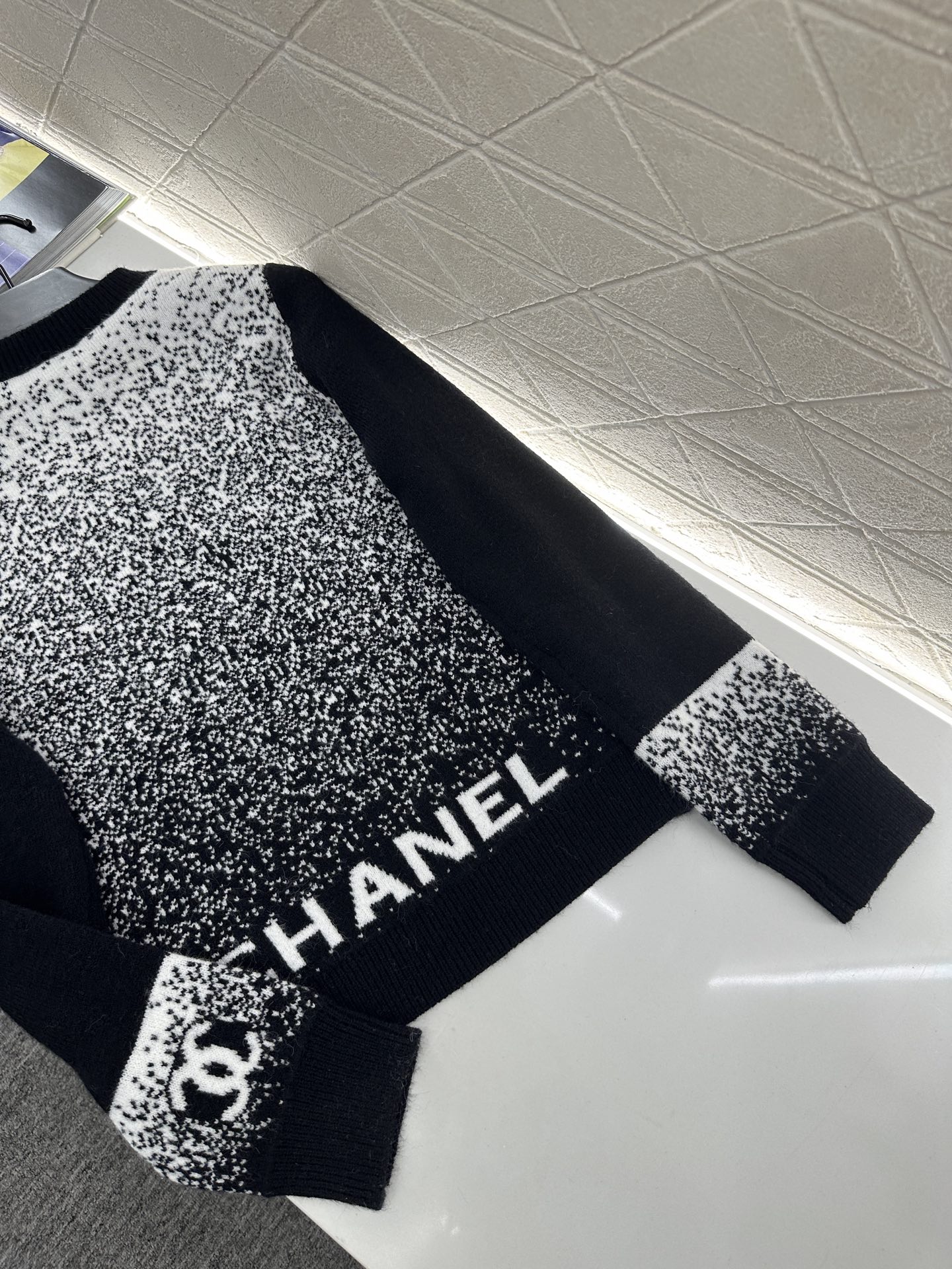 ♥Chane*♥2025新品上架 渐变针织套头毛衣定制YB羊毛纱线织造，质感细腻，穿搭舒适，宽松套头毛衣