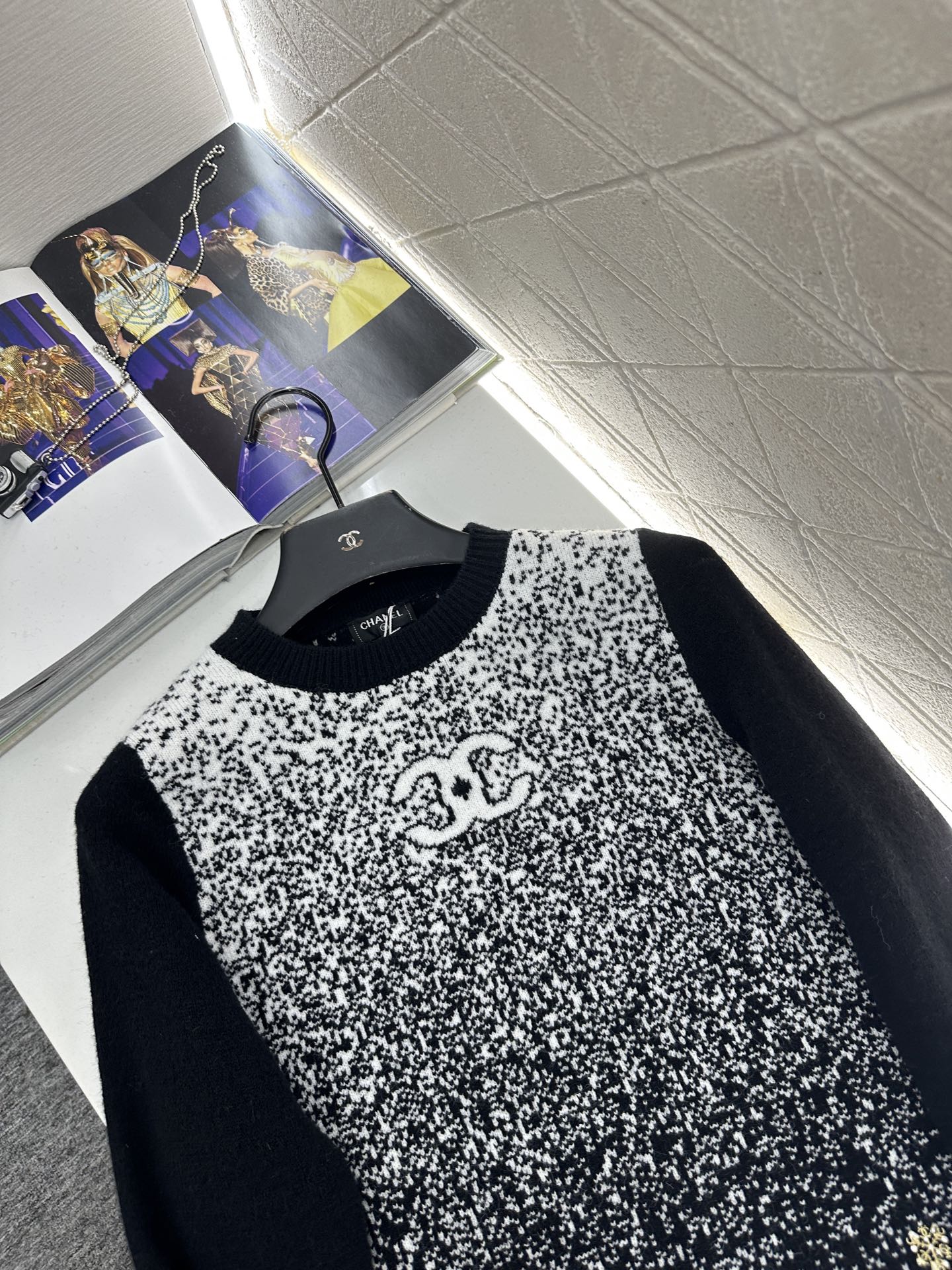 ♥Chane*♥2025新品上架 渐变针织套头毛衣定制YB羊毛纱线织造，质感细腻，穿搭舒适，宽松套头毛衣